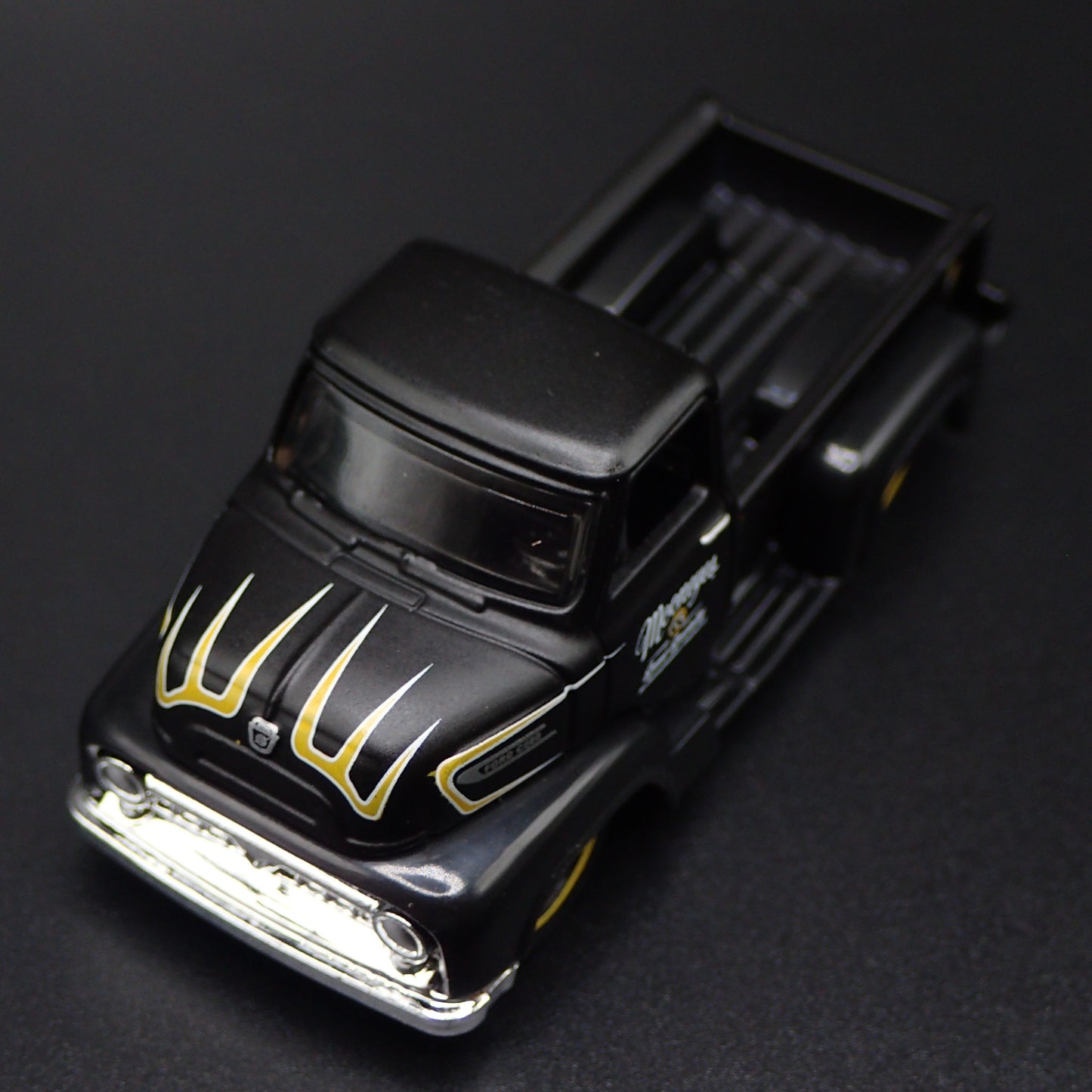 1953 53 FORD COE PICKUP TRUCK MOONEYES 1:64 SCALE DIORAMA DIECAST MODEL CAR