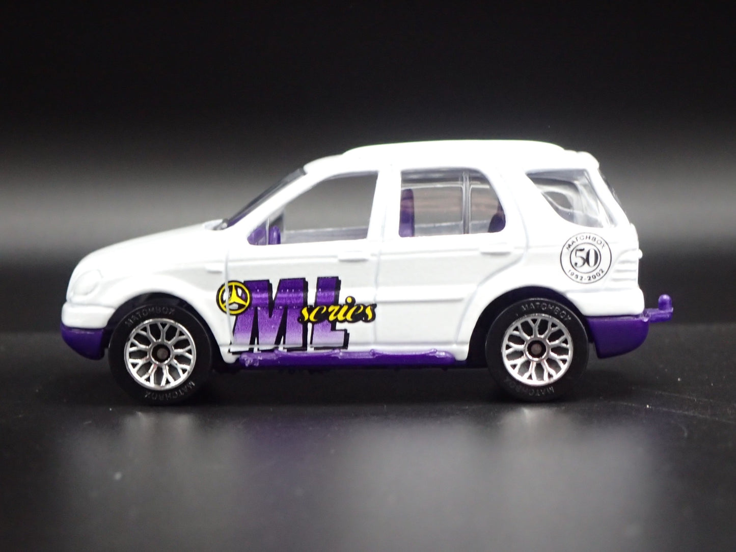 1998-2005 MERCEDES-BENZ ML 430 1:64 SCALE COLLECTIBLE DIORAMA DIECAST MODEL CAR