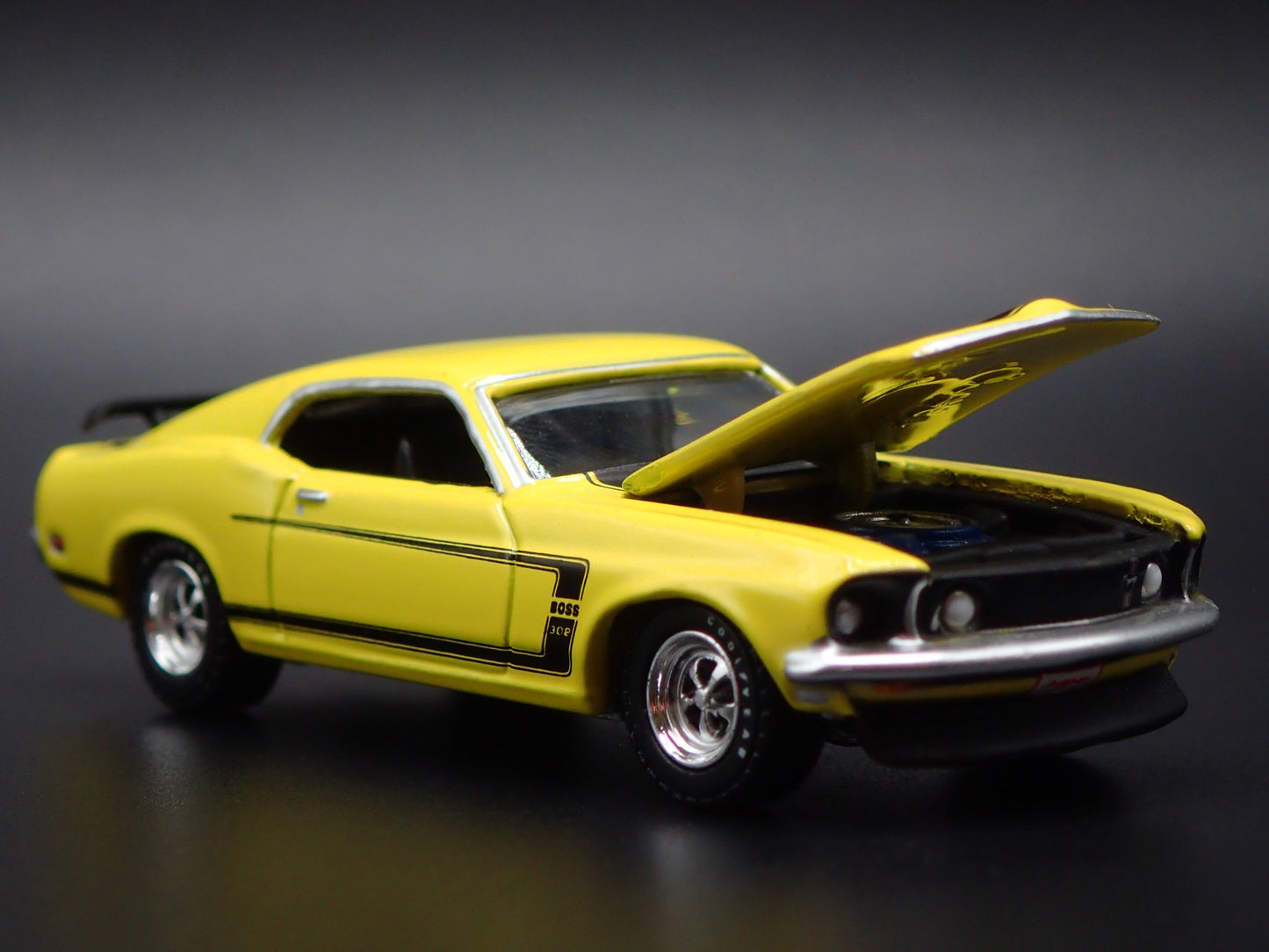 1969 69 FORD MUSTANG BOSS 302 FASTBACK 1/64 SCALE COLLECTIBLE DIECAST MODEL CAR