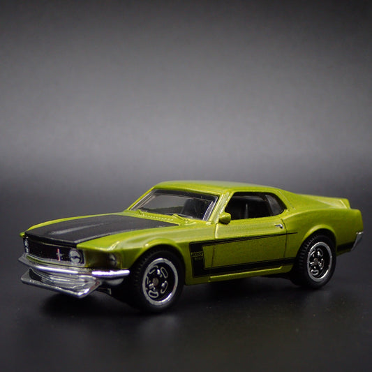 1969 FORD MUSTANG BOSS 302 FASTBACK GREEN 1/64 SCALE DIORAMA DIECAST MODEL CAR