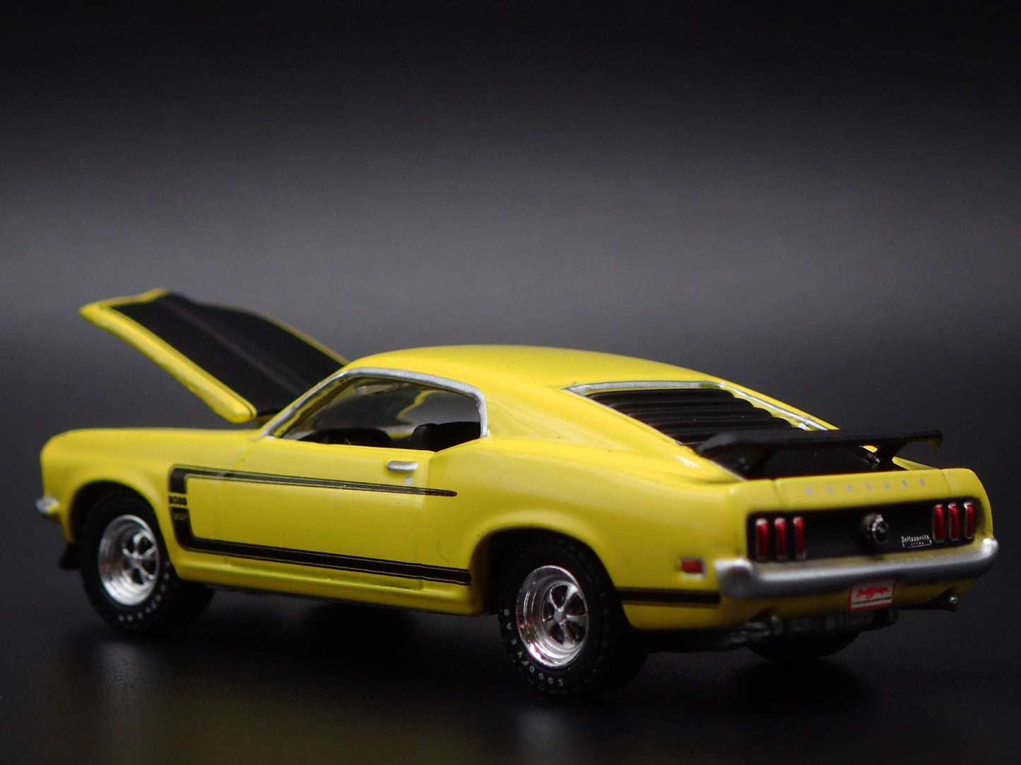 1969 69 FORD MUSTANG BOSS 302 FASTBACK 1/64 SCALE COLLECTIBLE DIECAST MODEL CAR