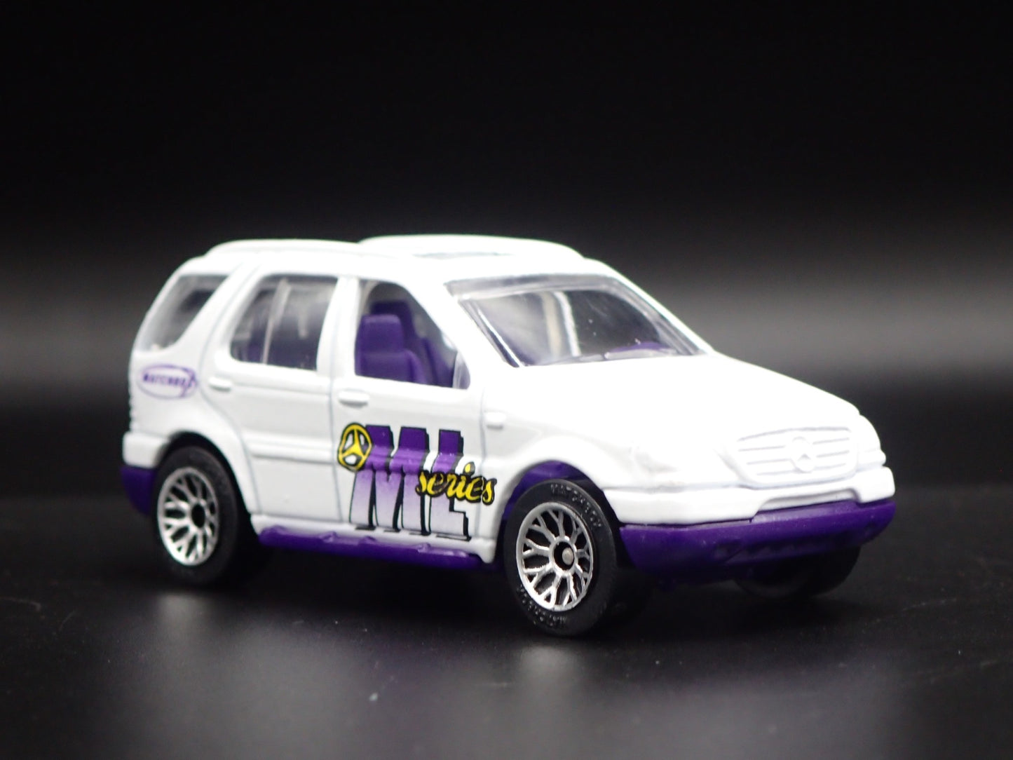 1998-2005 MERCEDES-BENZ ML 430 1:64 SCALE COLLECTIBLE DIORAMA DIECAST MODEL CAR