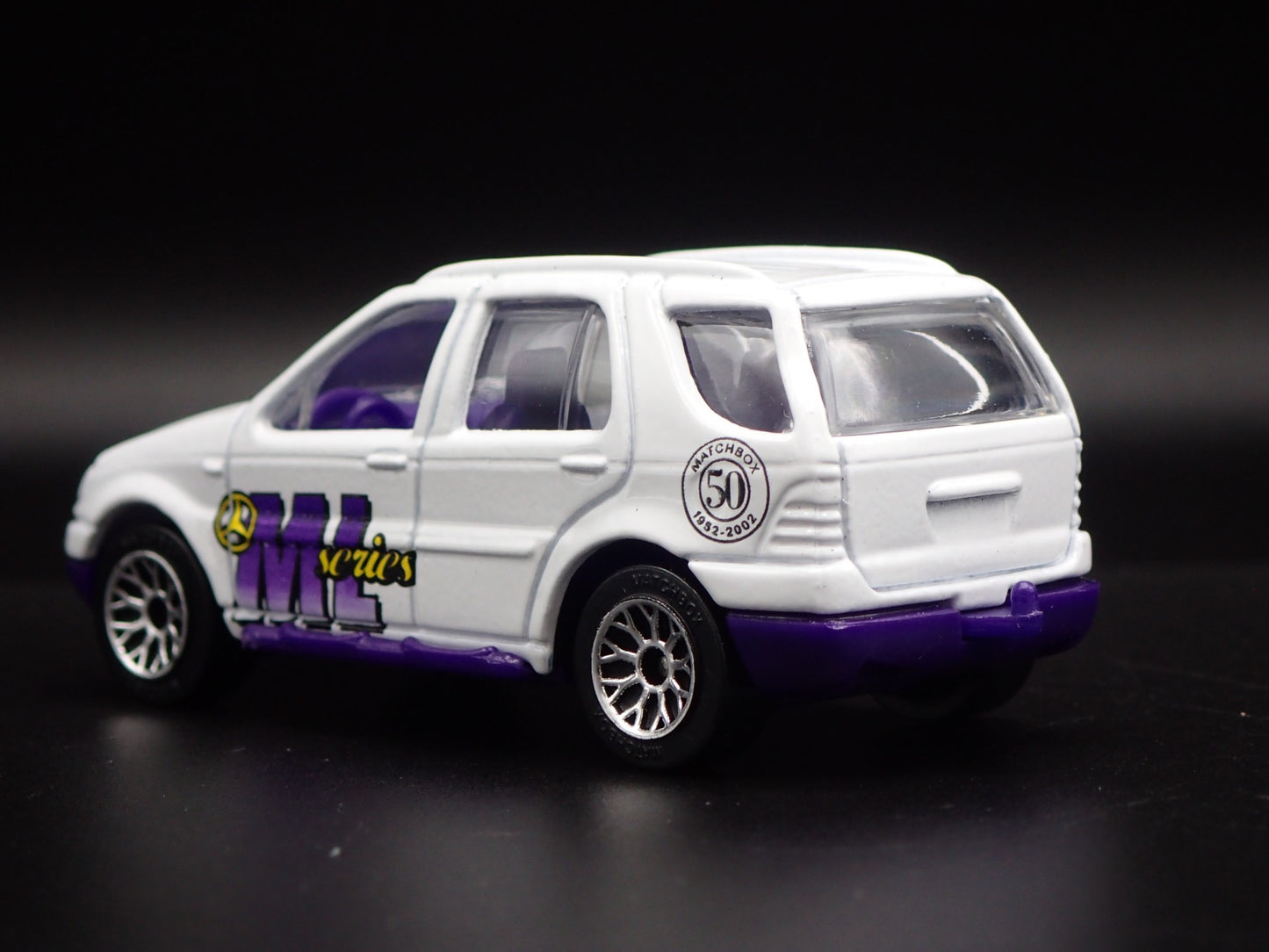 1998-2005 MERCEDES-BENZ ML 430 1:64 SCALE COLLECTIBLE DIORAMA DIECAST MODEL CAR