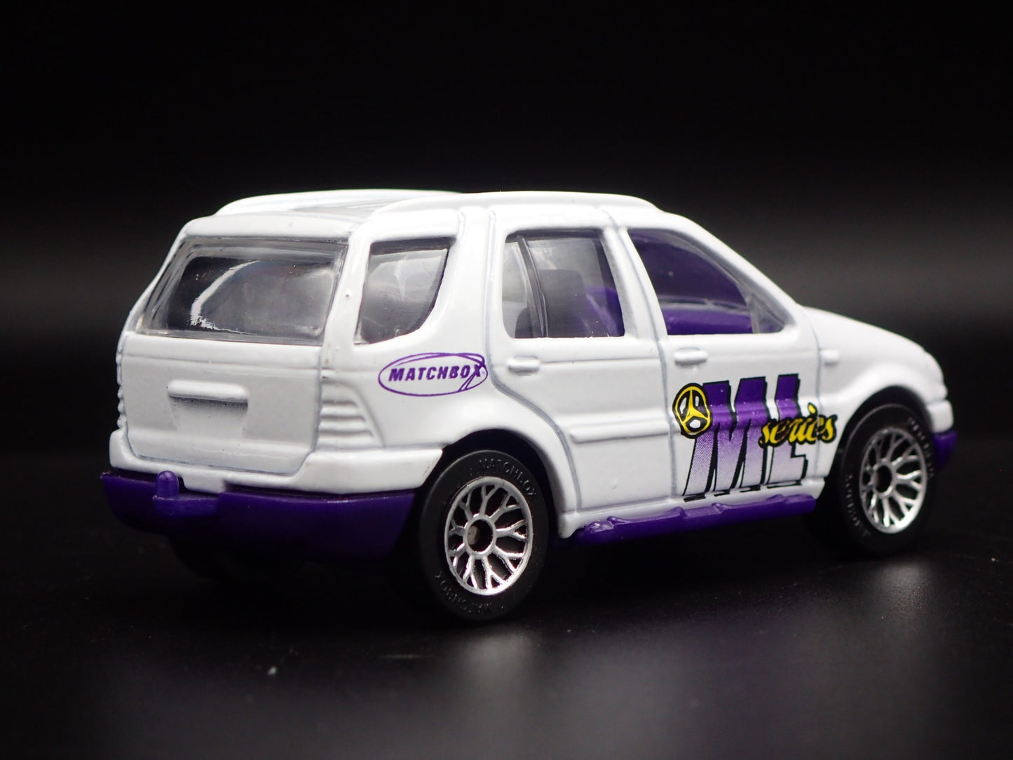 1998-2005 MERCEDES-BENZ ML 430 1:64 SCALE COLLECTIBLE DIORAMA DIECAST MODEL CAR