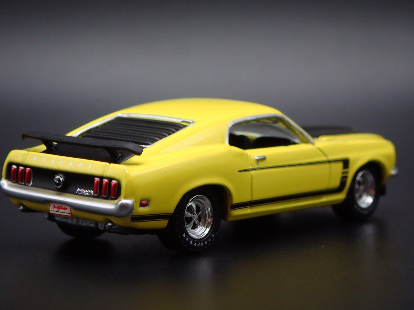 1969 69 FORD MUSTANG BOSS 302 FASTBACK 1/64 SCALE COLLECTIBLE DIECAST MODEL CAR