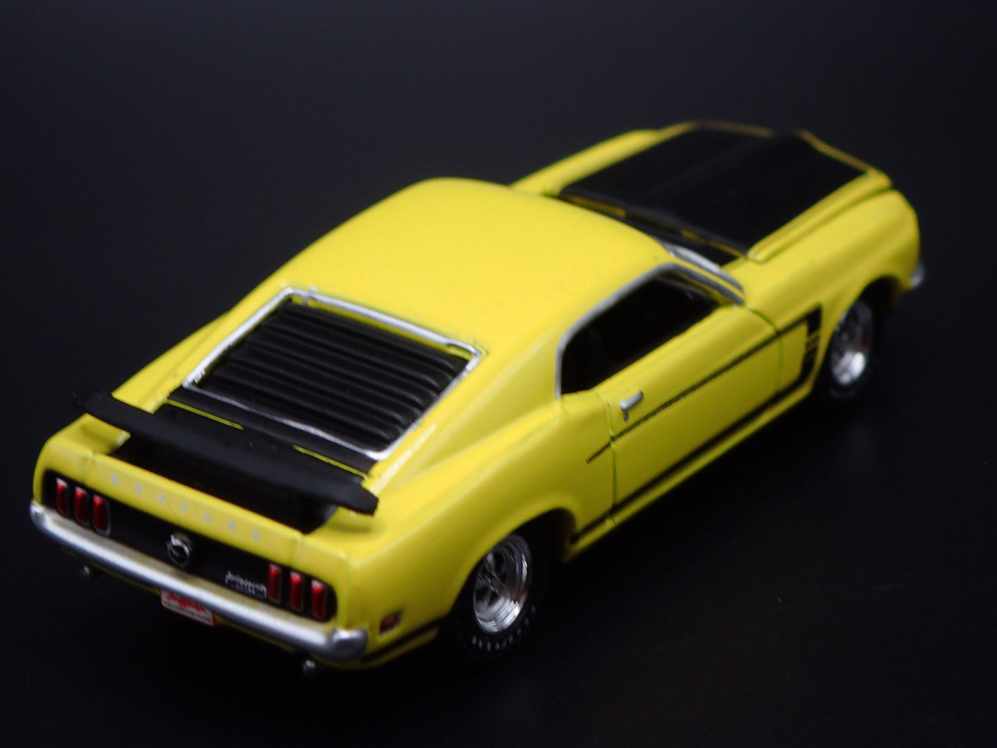 1969 69 FORD MUSTANG BOSS 302 FASTBACK 1/64 SCALE COLLECTIBLE DIECAST MODEL CAR
