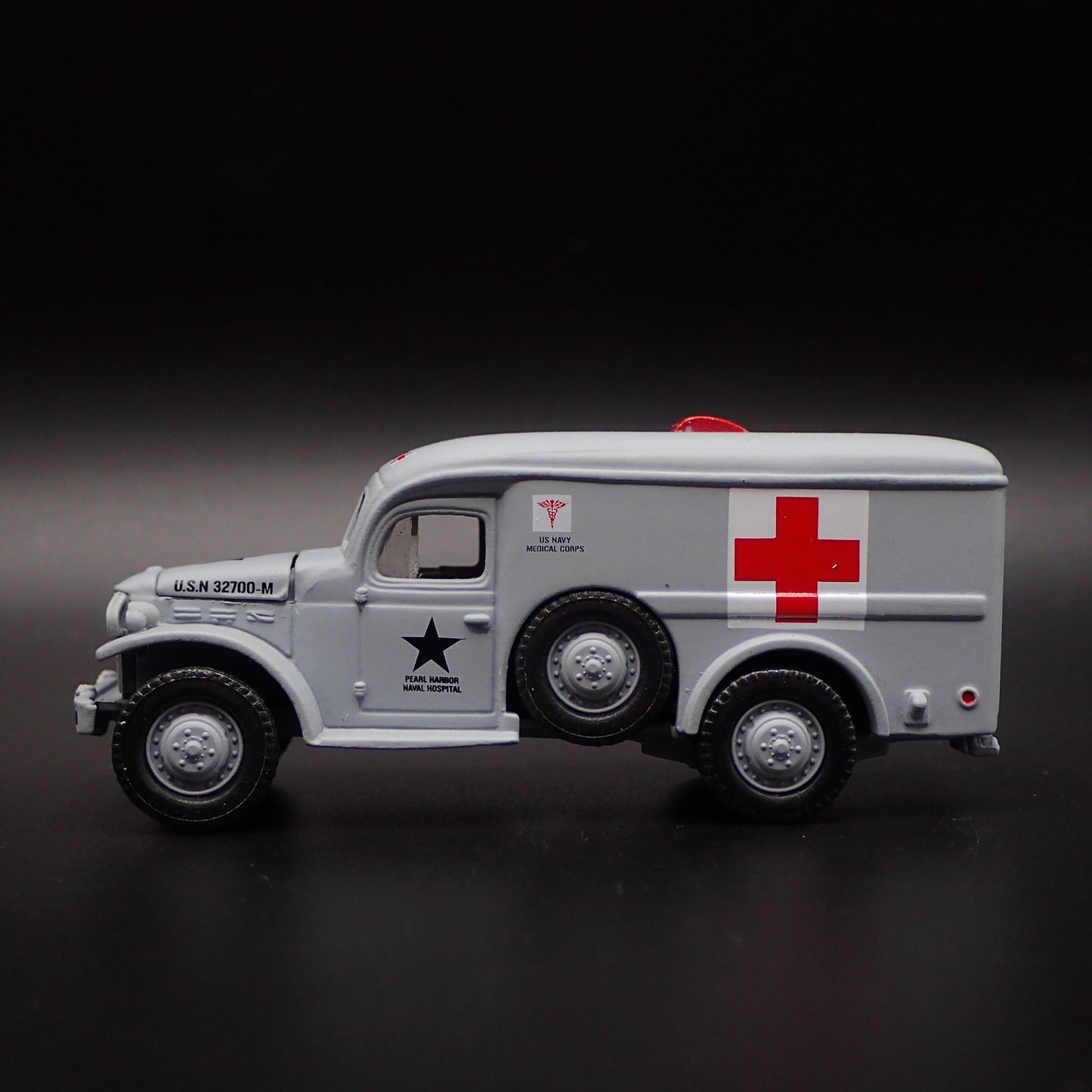 WWII GMC WC54 ARMY MILITARY AMBULANCE GRAY 1:64 SCALE DIORAMA DIECAST MODEL CAR