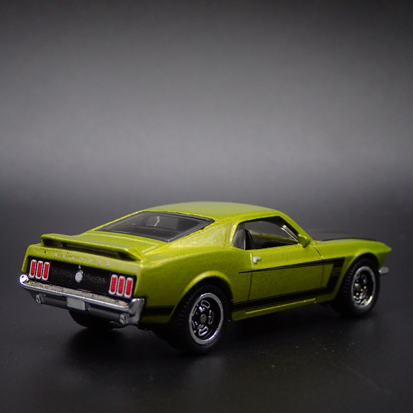 1969 FORD MUSTANG BOSS 302 FASTBACK GREEN 1/64 SCALE DIORAMA DIECAST MODEL CAR