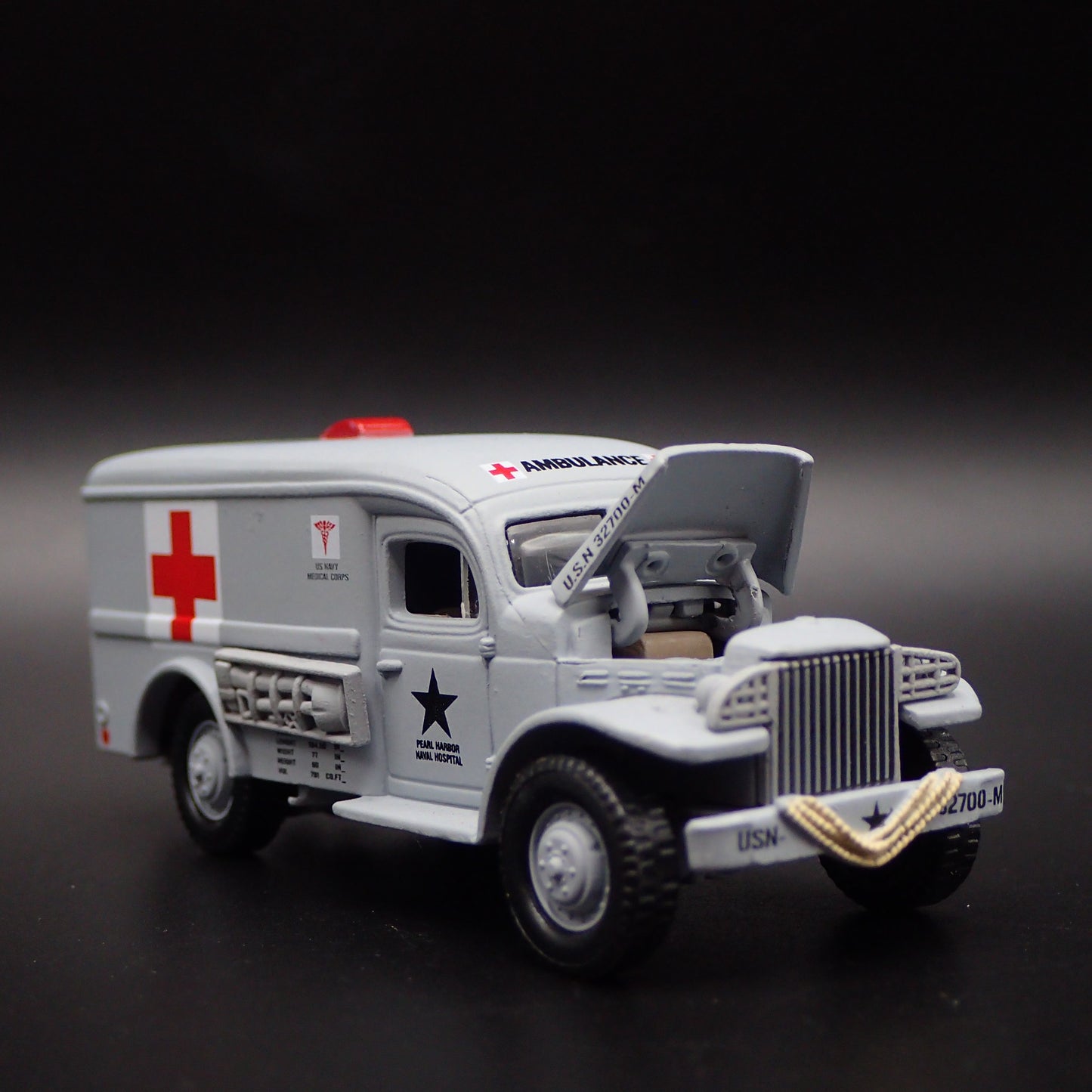 WWII GMC WC54 ARMY MILITARY AMBULANCE GRAY 1:64 SCALE DIORAMA DIECAST MODEL CAR