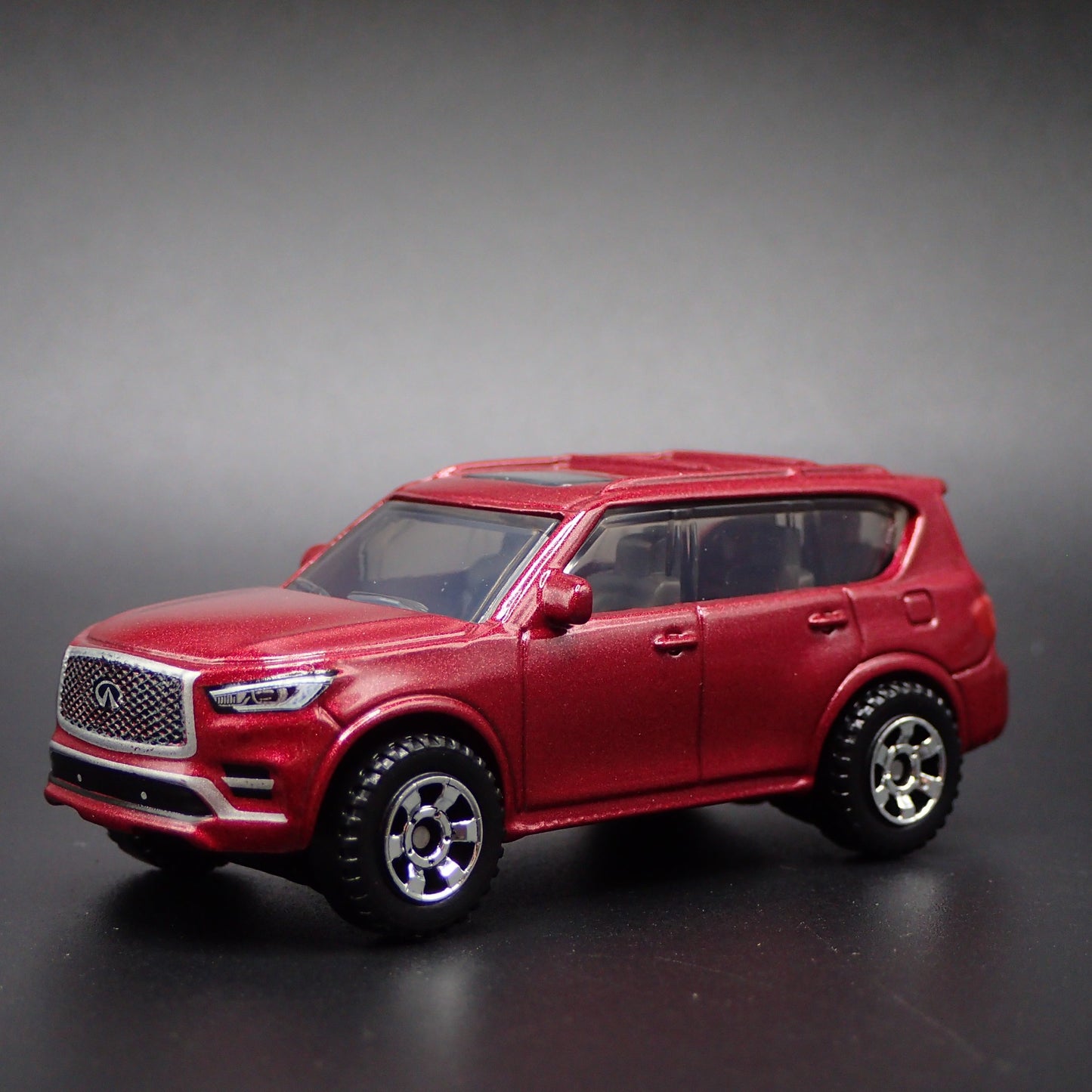 2018-2023 INFINITI QX80 SUV 1:64 SCALE COLLECTIBLE DIORAMA DIECAST MODEL CAR