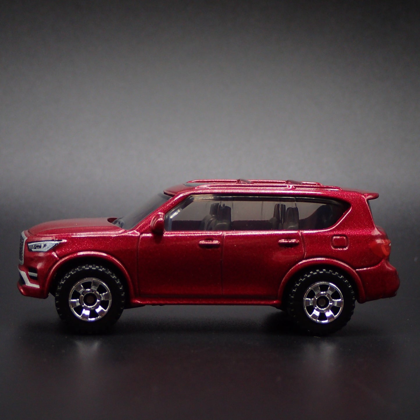 2018-2023 INFINITI QX80 SUV 1:64 SCALE COLLECTIBLE DIORAMA DIECAST MODEL CAR