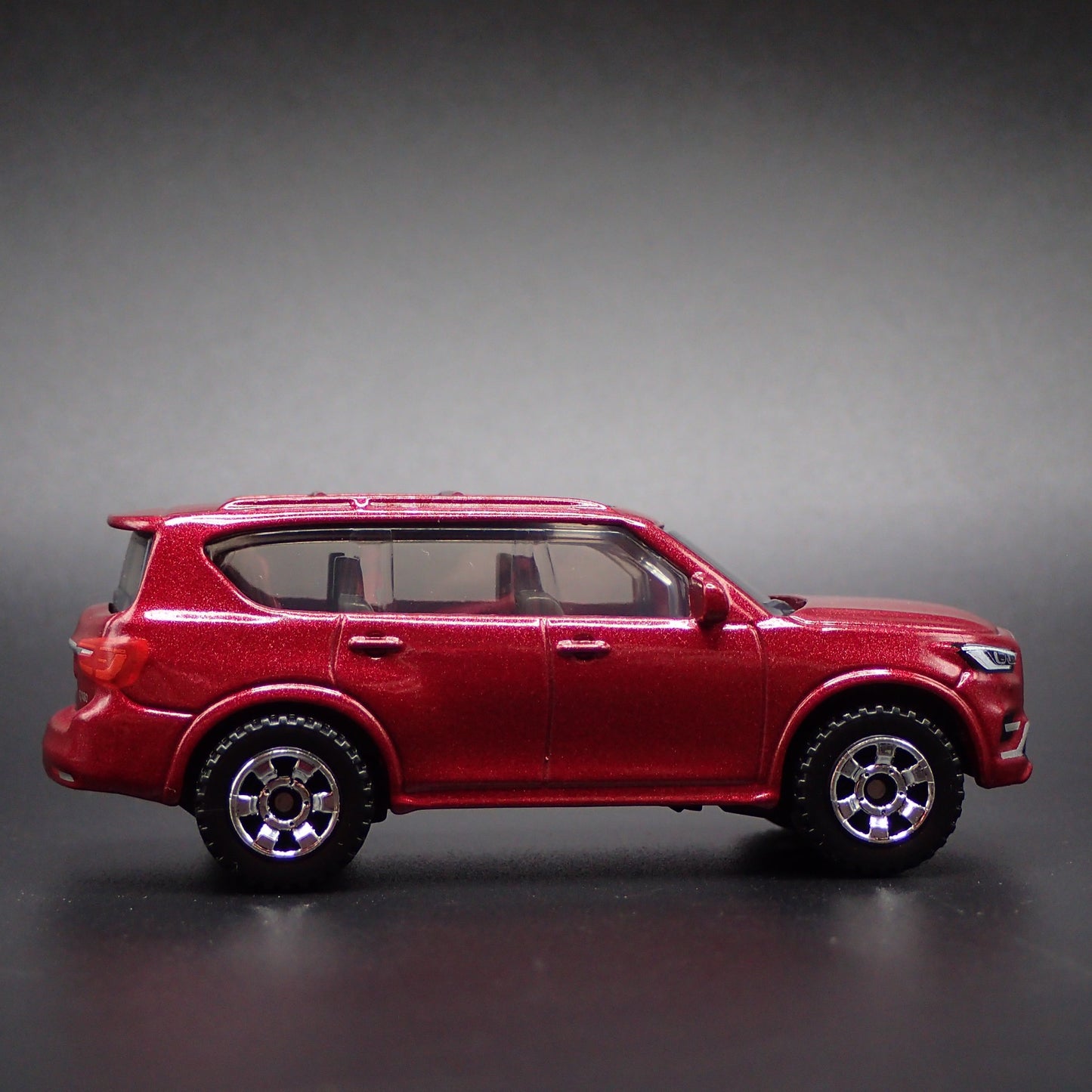 2018-2023 INFINITI QX80 SUV 1:64 SCALE COLLECTIBLE DIORAMA DIECAST MODEL CAR