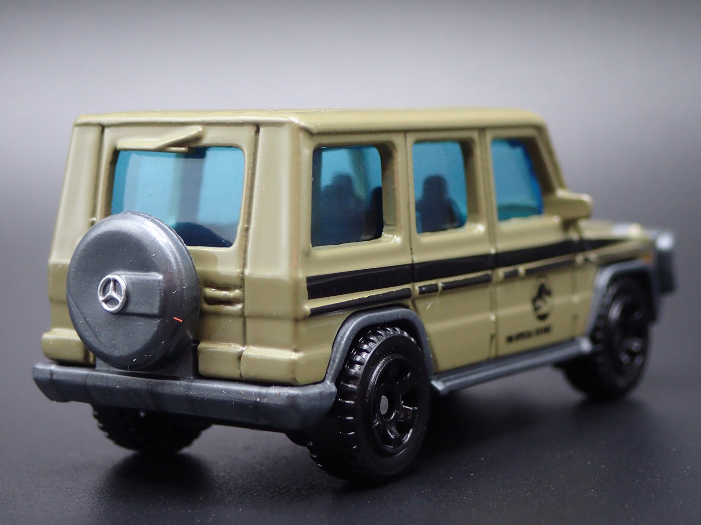 1991-2018 MERCEDES BENZ G550 G WAGON JURASSIC WORLD 1:64 SCALE DIECAST MODEL CAR