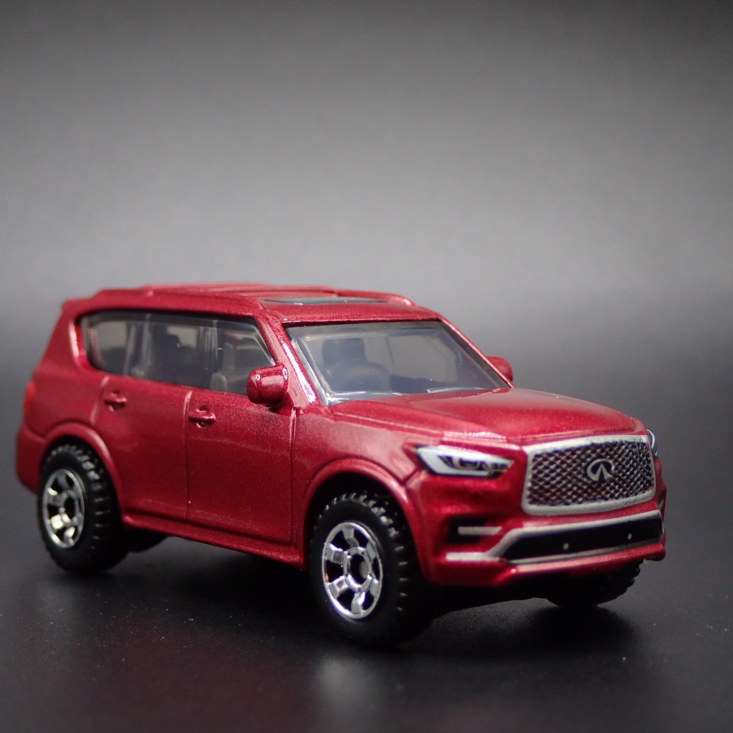 2018-2023 INFINITI QX80 SUV 1:64 SCALE COLLECTIBLE DIORAMA DIECAST MODEL CAR