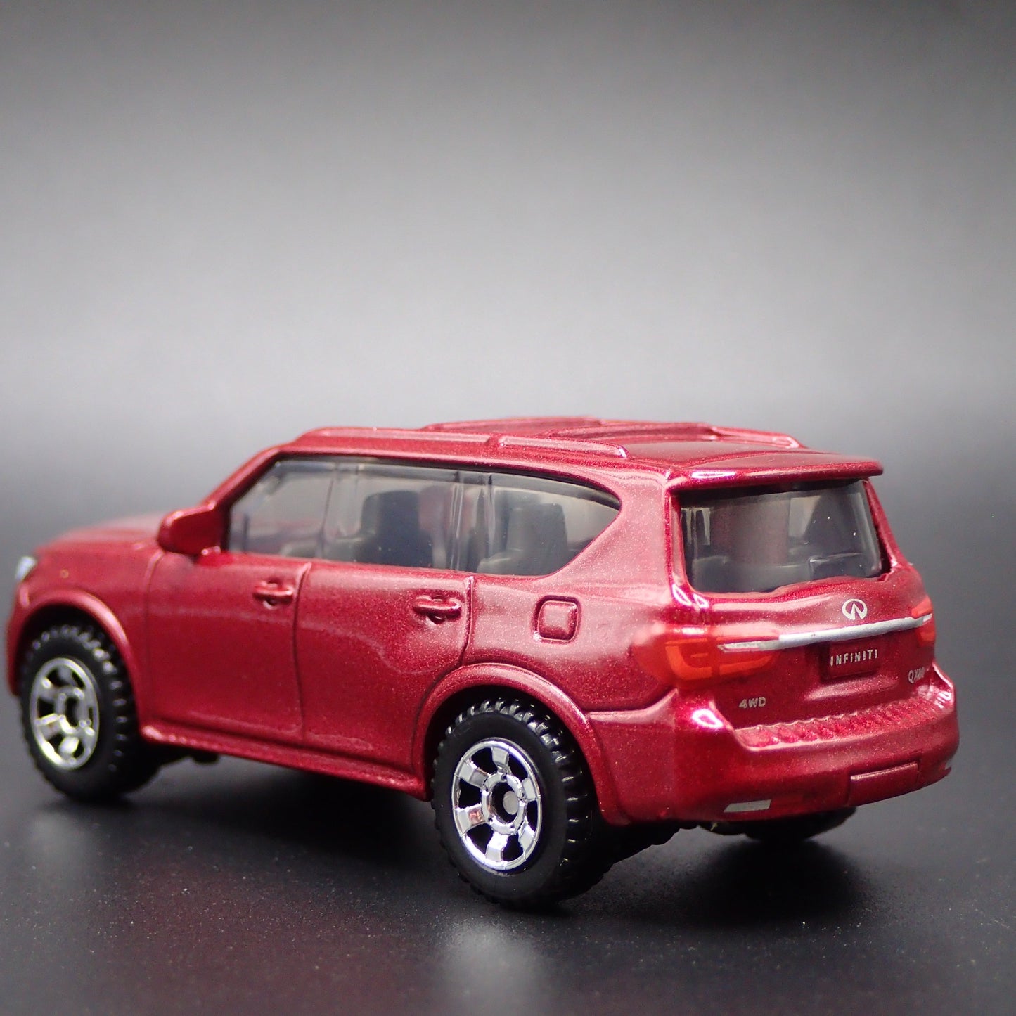 2018-2023 INFINITI QX80 SUV 1:64 SCALE COLLECTIBLE DIORAMA DIECAST MODEL CAR