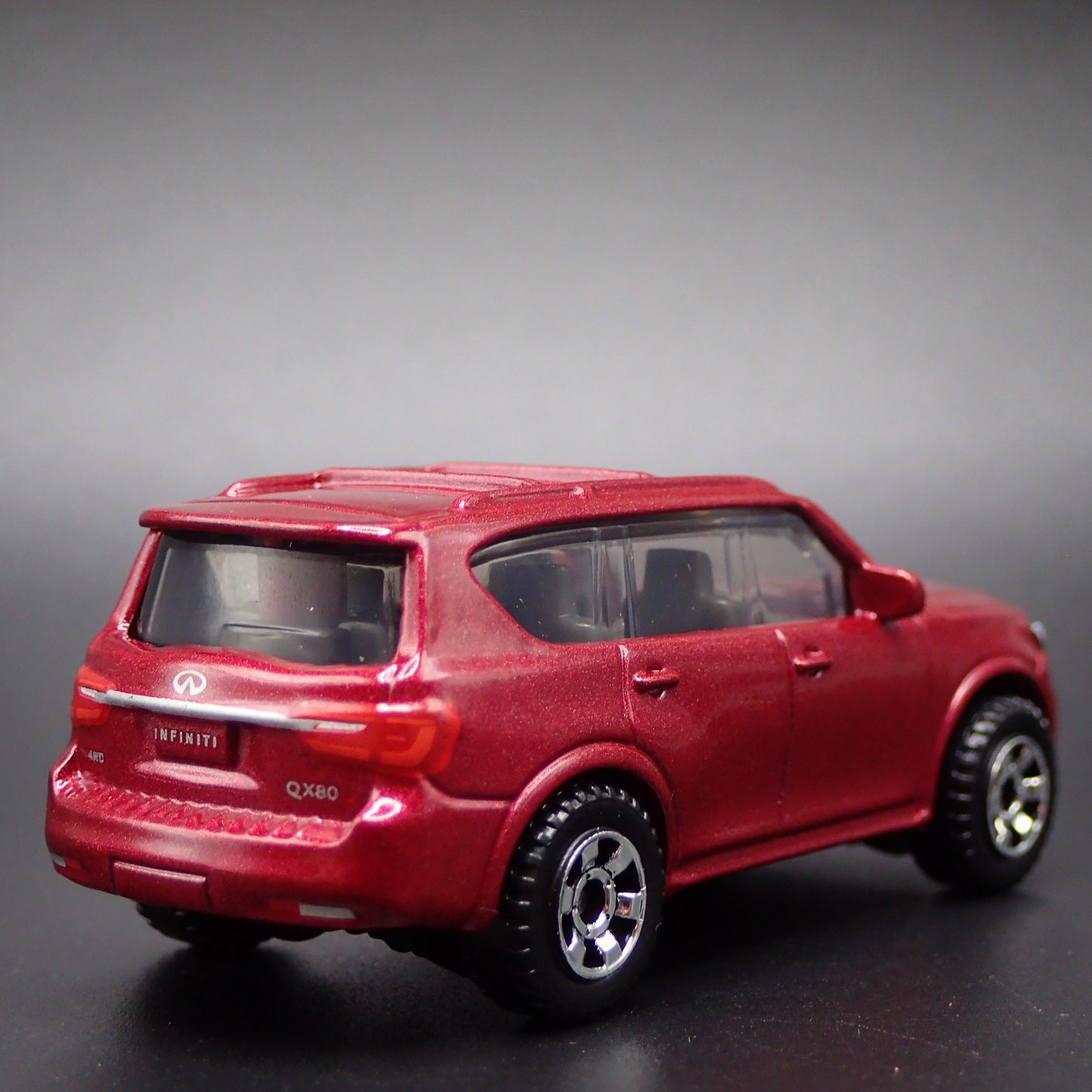 2018-2023 INFINITI QX80 SUV 1:64 SCALE COLLECTIBLE DIORAMA DIECAST MODEL CAR