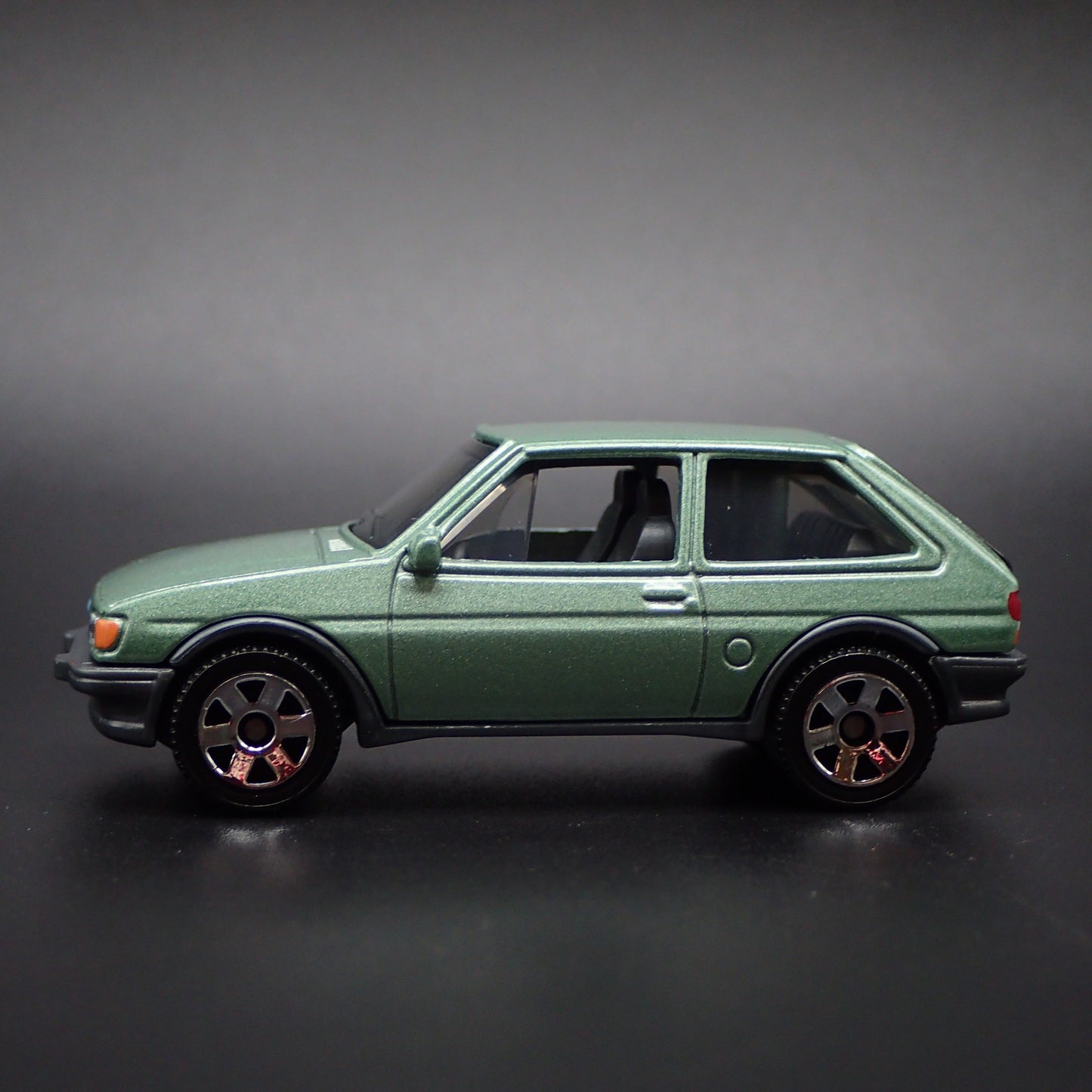 1983-1989 FORD FIESTA MK 2 GREEN 1:64 SCALE COLLECTIBLE DIECAST MODEL CAR