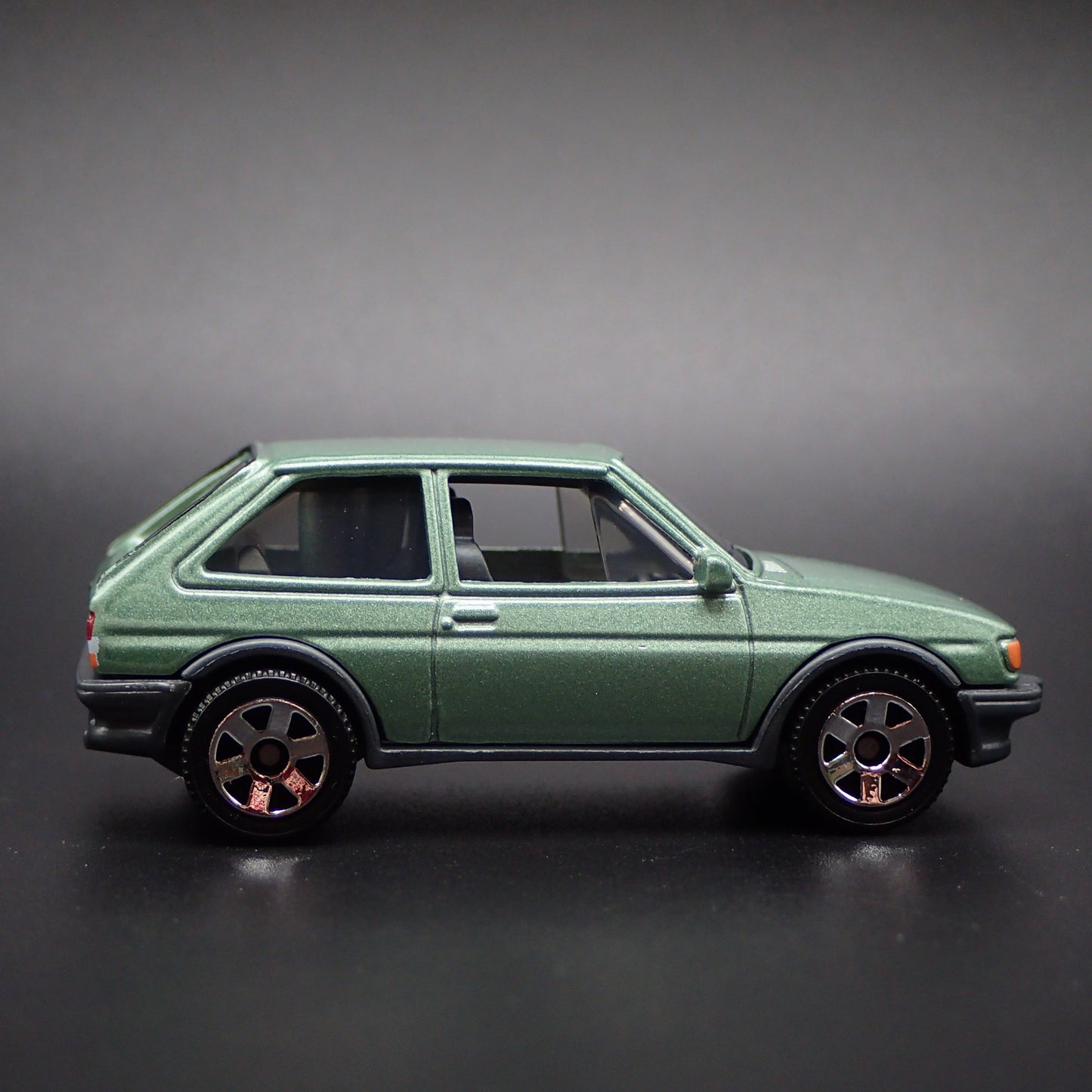 1983-1989 FORD FIESTA MK 2 GREEN 1:64 SCALE COLLECTIBLE DIECAST MODEL CAR