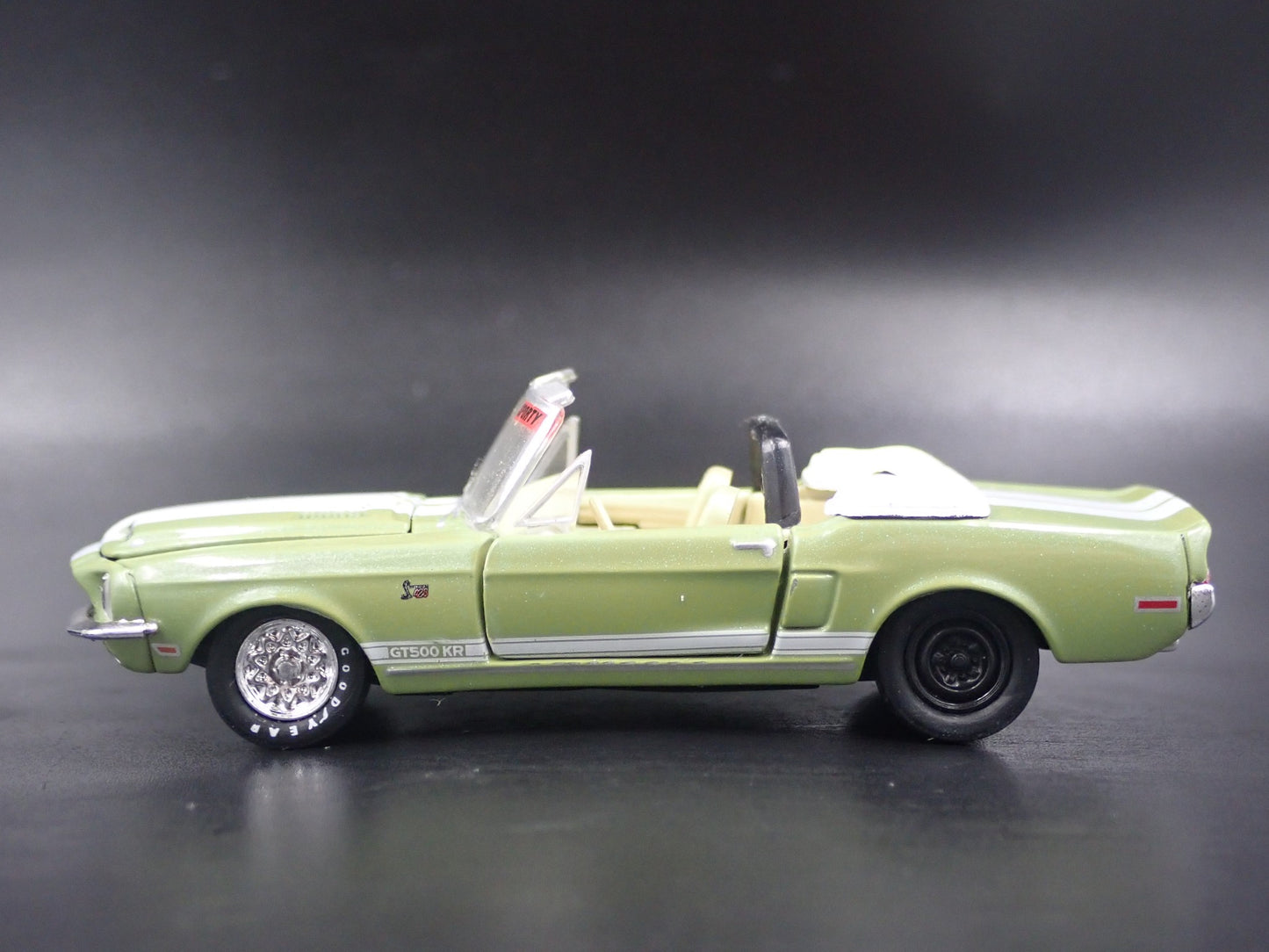 1968 68 FORD MUSTANG SHELBY GT500KR PROJECT GREEN 1:64 SCALE DIECAST MODEL CAR