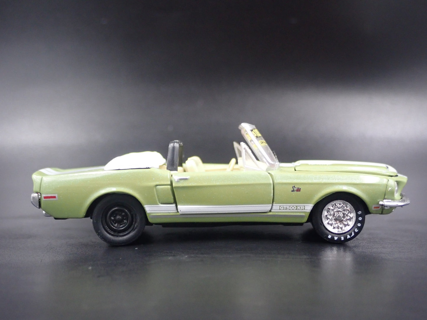 1968 68 FORD MUSTANG SHELBY GT500KR PROJECT GREEN 1:64 SCALE DIECAST MODEL CAR