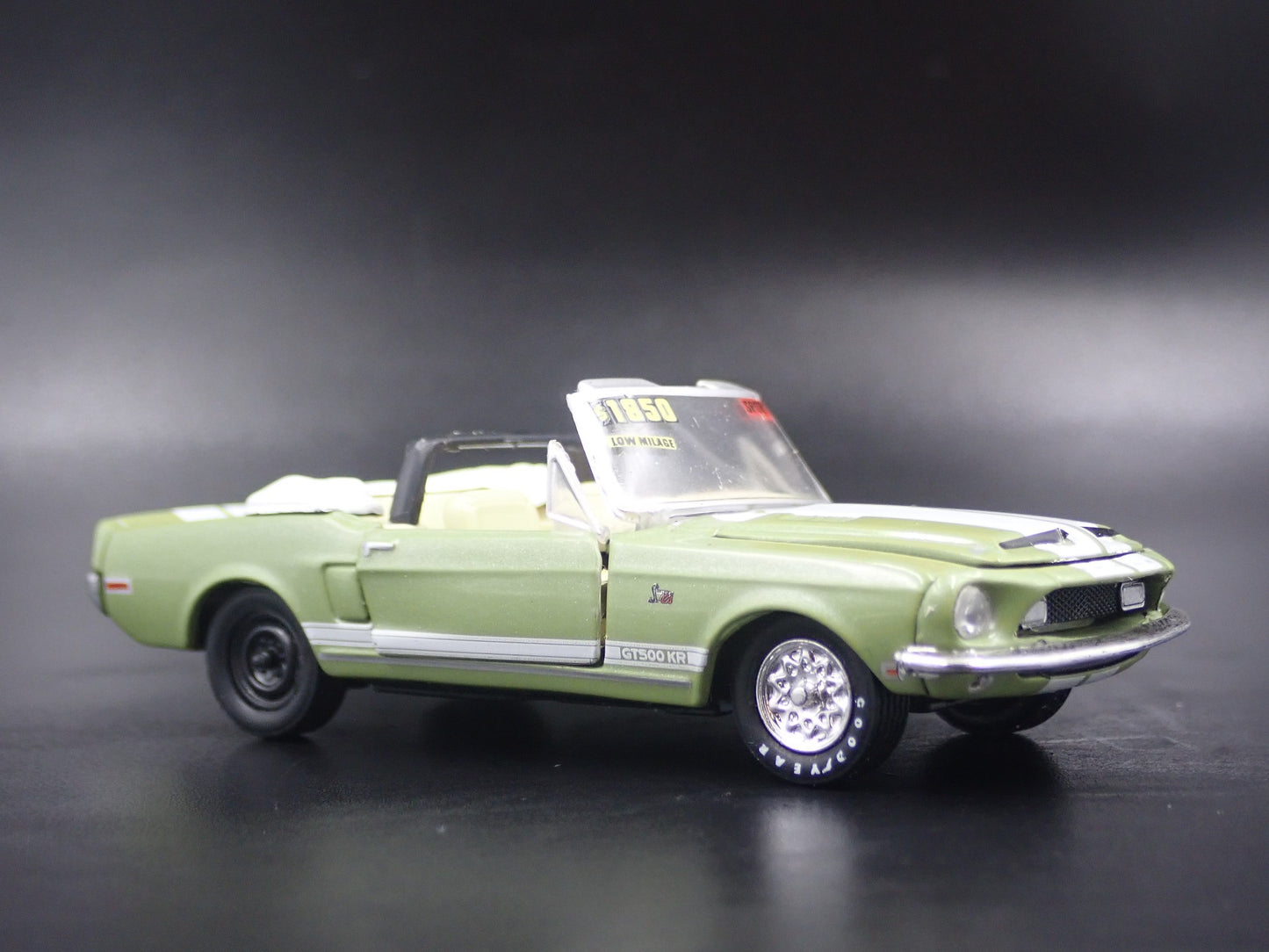 1968 68 FORD MUSTANG SHELBY GT500KR PROJECT GREEN 1:64 SCALE DIECAST MODEL CAR