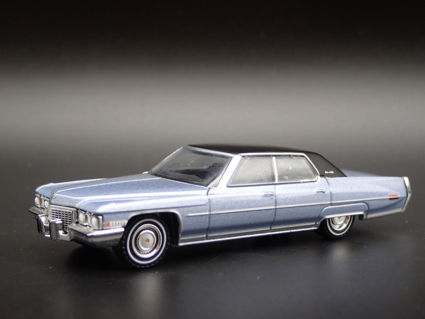 1972 72 CADILLAC CADDY SEDAN DEVILLE  1:64 SCALE DIORAMA DIECAST MODEL CAR