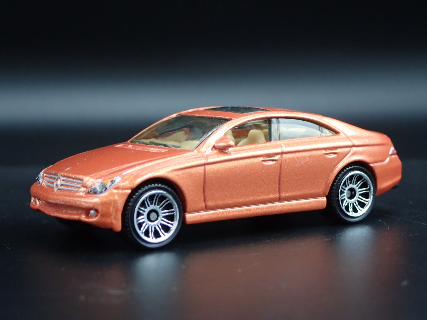 2004-2010 MERCEDES BENZ CLS500 1:64 SCALE COLLECTIBLE DIORAMA DIECAST MODEL CAR