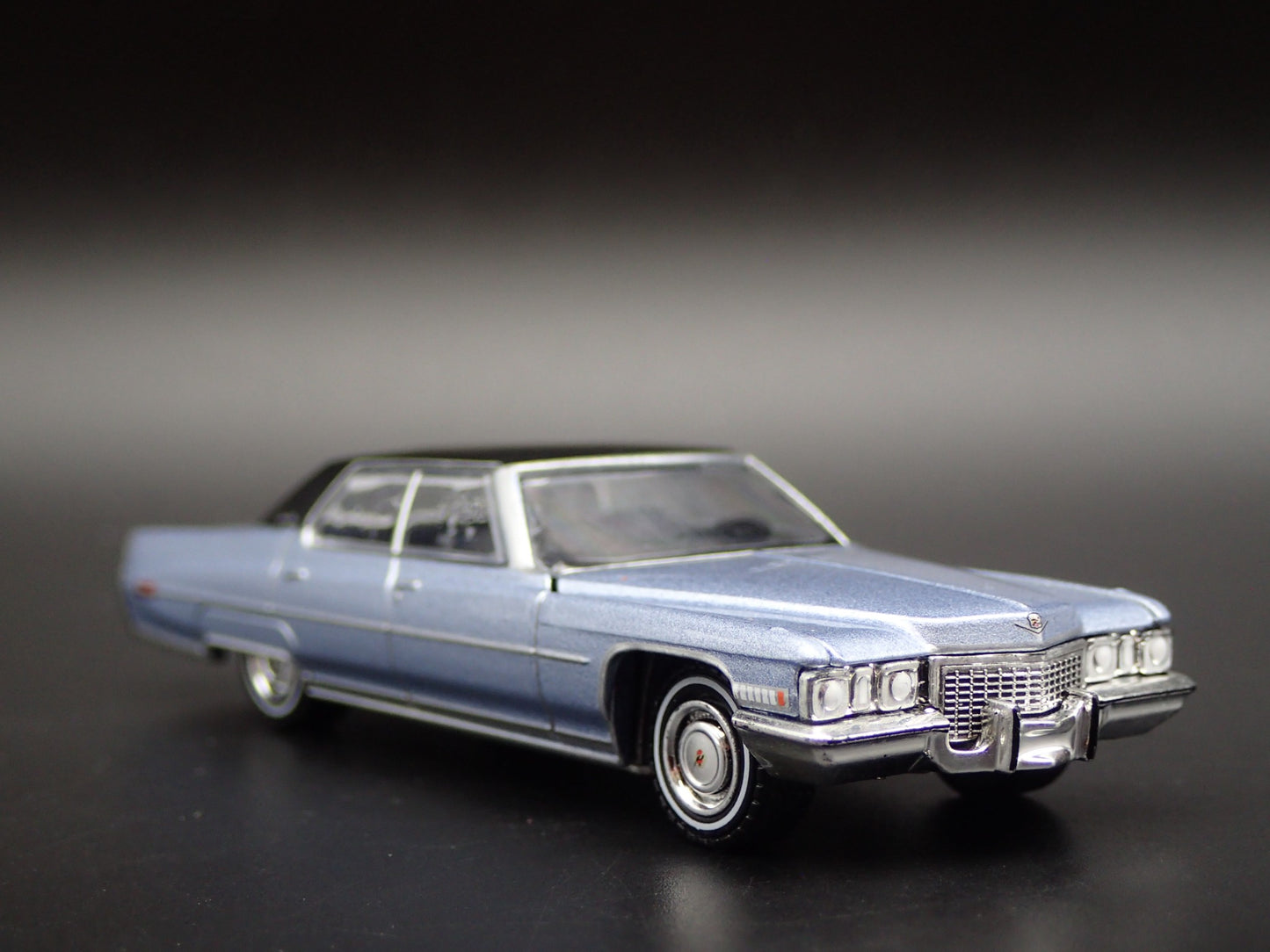 1972 72 CADILLAC CADDY SEDAN DEVILLE  1:64 SCALE DIORAMA DIECAST MODEL CAR