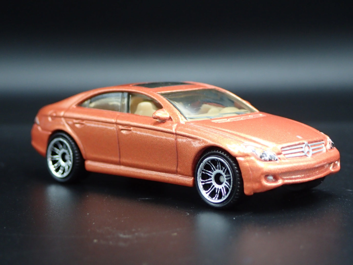 2004-2010 MERCEDES BENZ CLS500 1:64 SCALE COLLECTIBLE DIORAMA DIECAST MODEL CAR