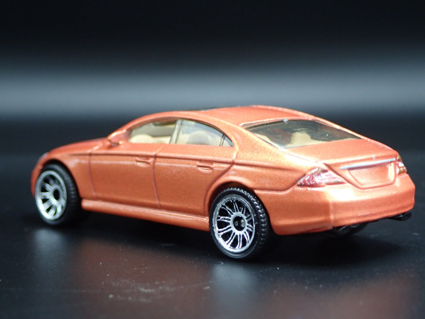 2004-2010 MERCEDES BENZ CLS500 1:64 SCALE COLLECTIBLE DIORAMA DIECAST MODEL CAR