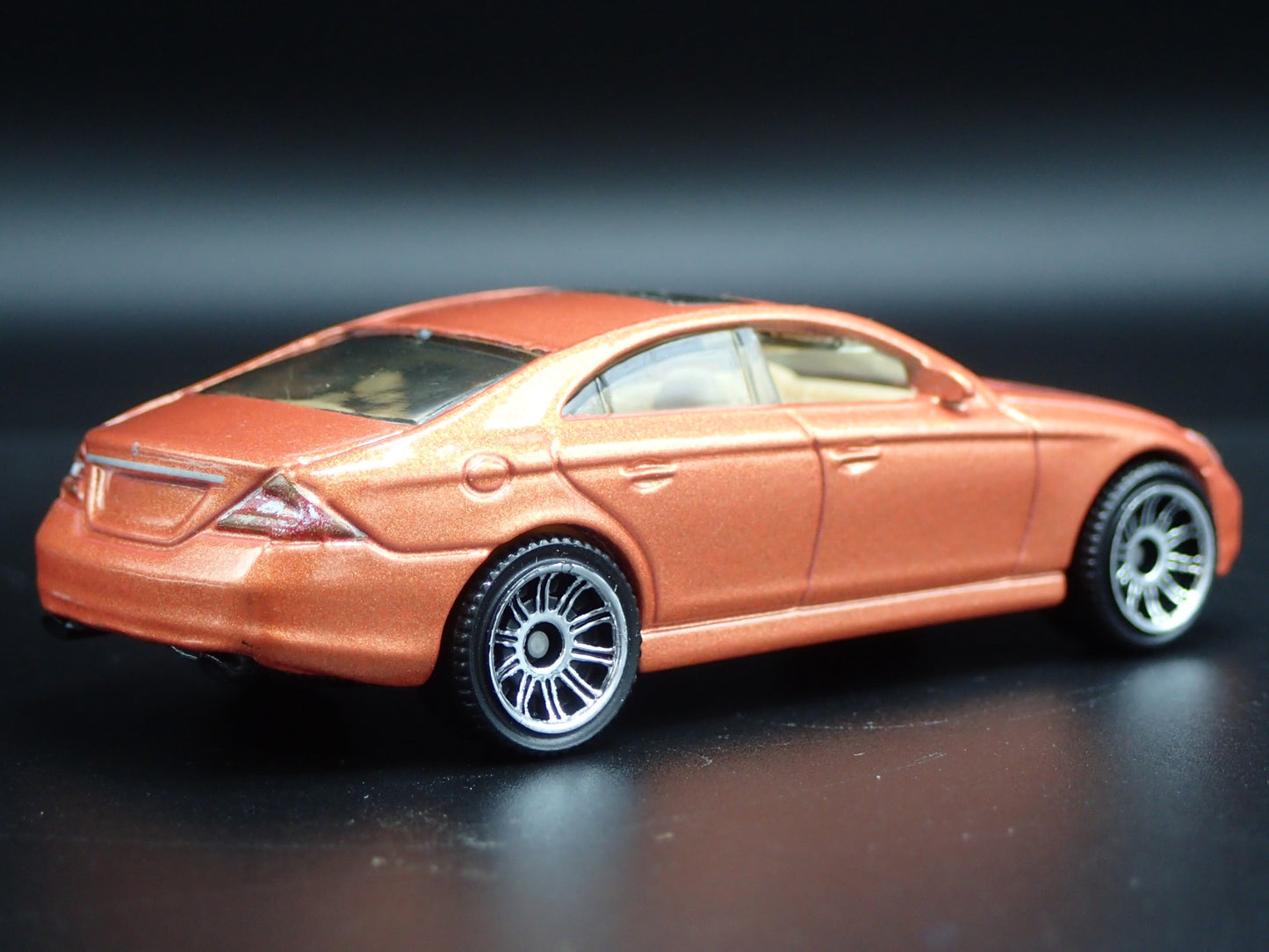 2004-2010 MERCEDES BENZ CLS500 1:64 SCALE COLLECTIBLE DIORAMA DIECAST MODEL CAR