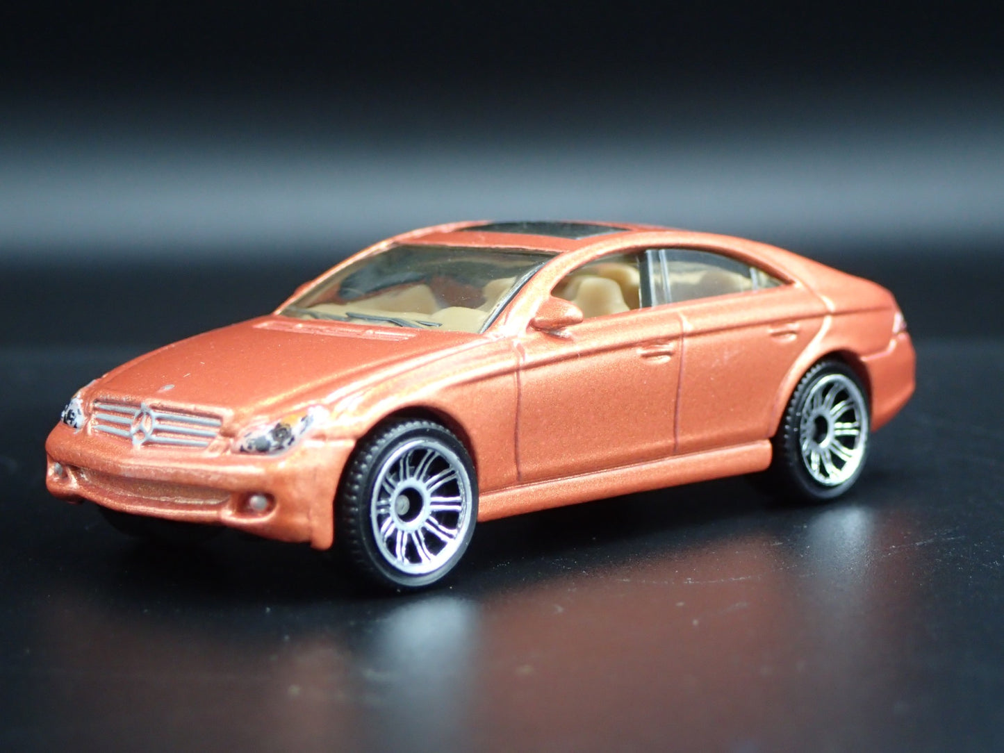 2004-2010 MERCEDES BENZ CLS500 1:64 SCALE COLLECTIBLE DIORAMA DIECAST MODEL CAR