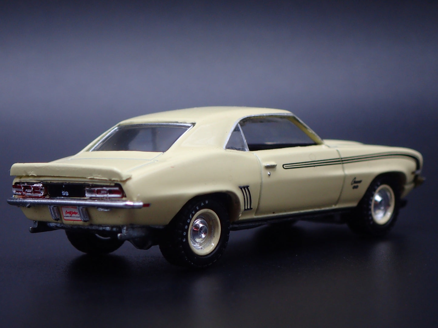 1969 69 CHEVY CHEVROLET CAMARO SS RS 396 1:64 SCALE DIORAMA DIECAST MODEL CAR