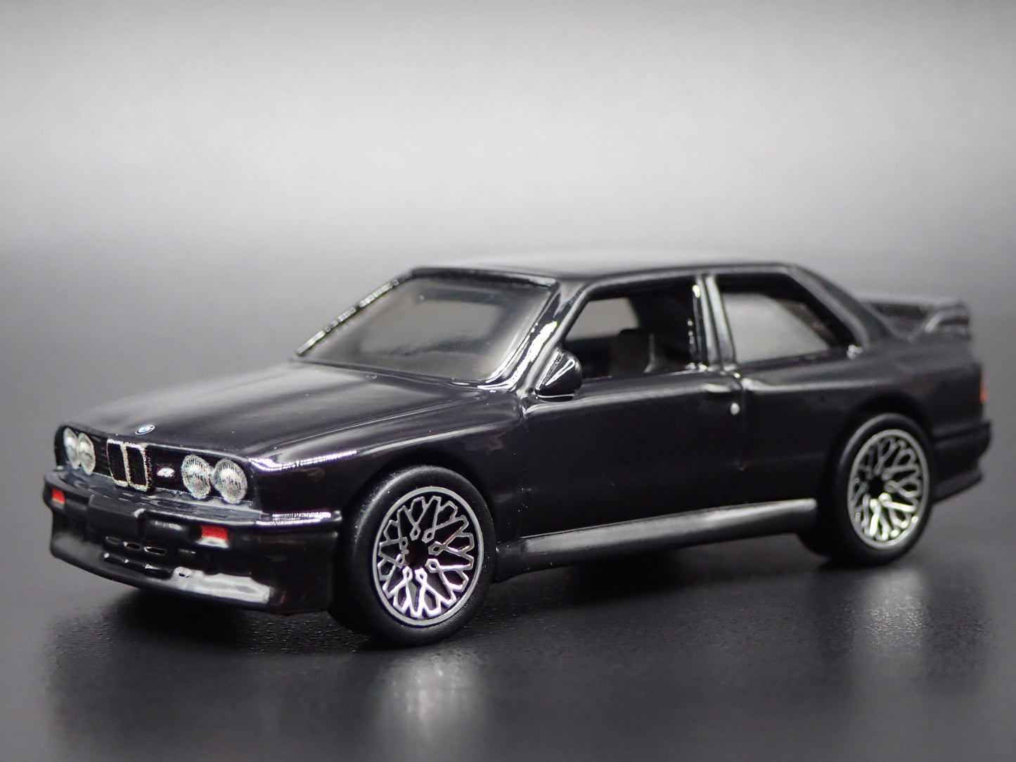 1986-1991 BMW M3 E30 BLACK 1:64 SCALE COLLECTIBLE DIORAMA DIECAST MODEL CAR