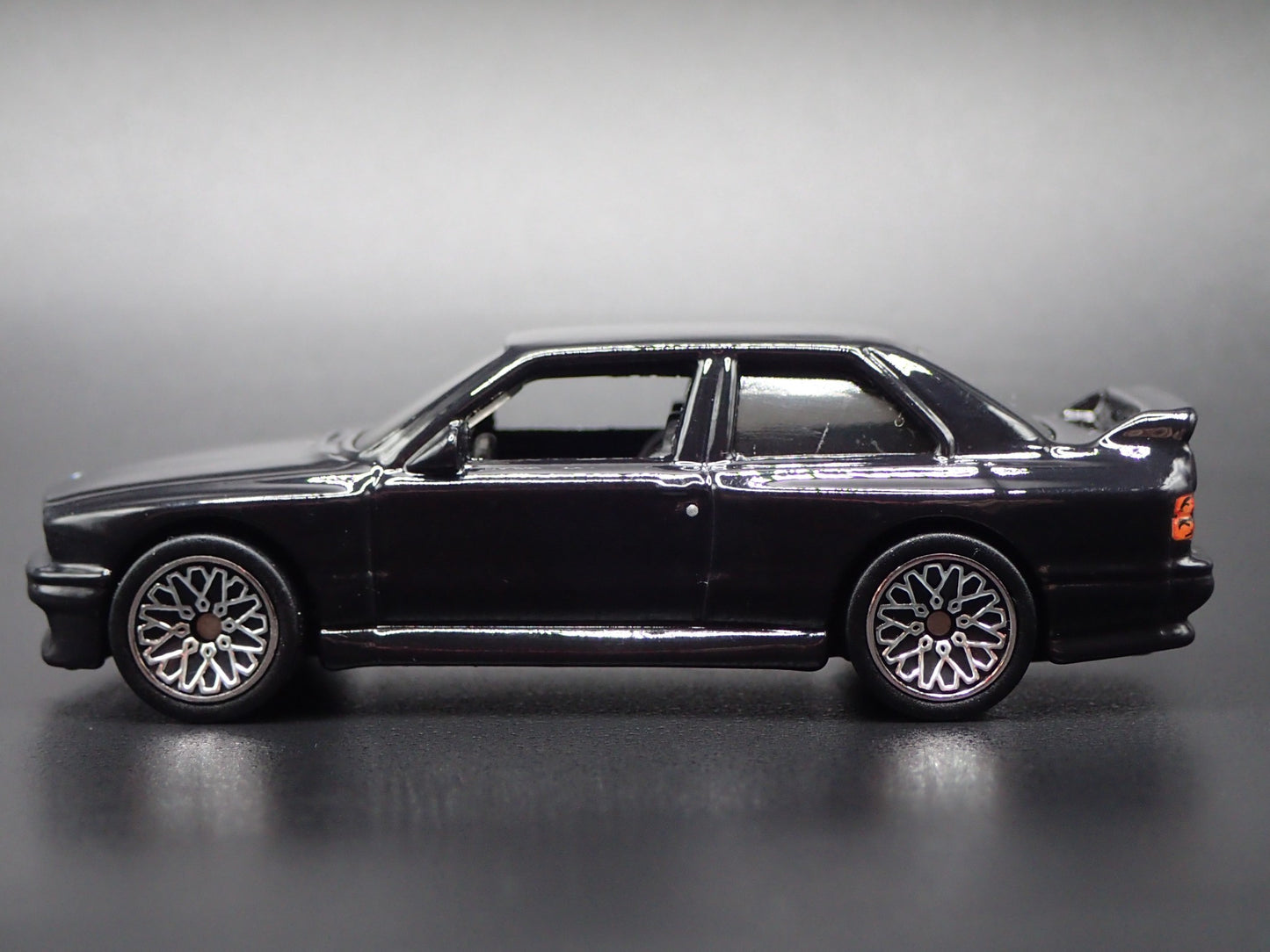 1986-1991 BMW M3 E30 BLACK 1:64 SCALE COLLECTIBLE DIORAMA DIECAST MODEL CAR