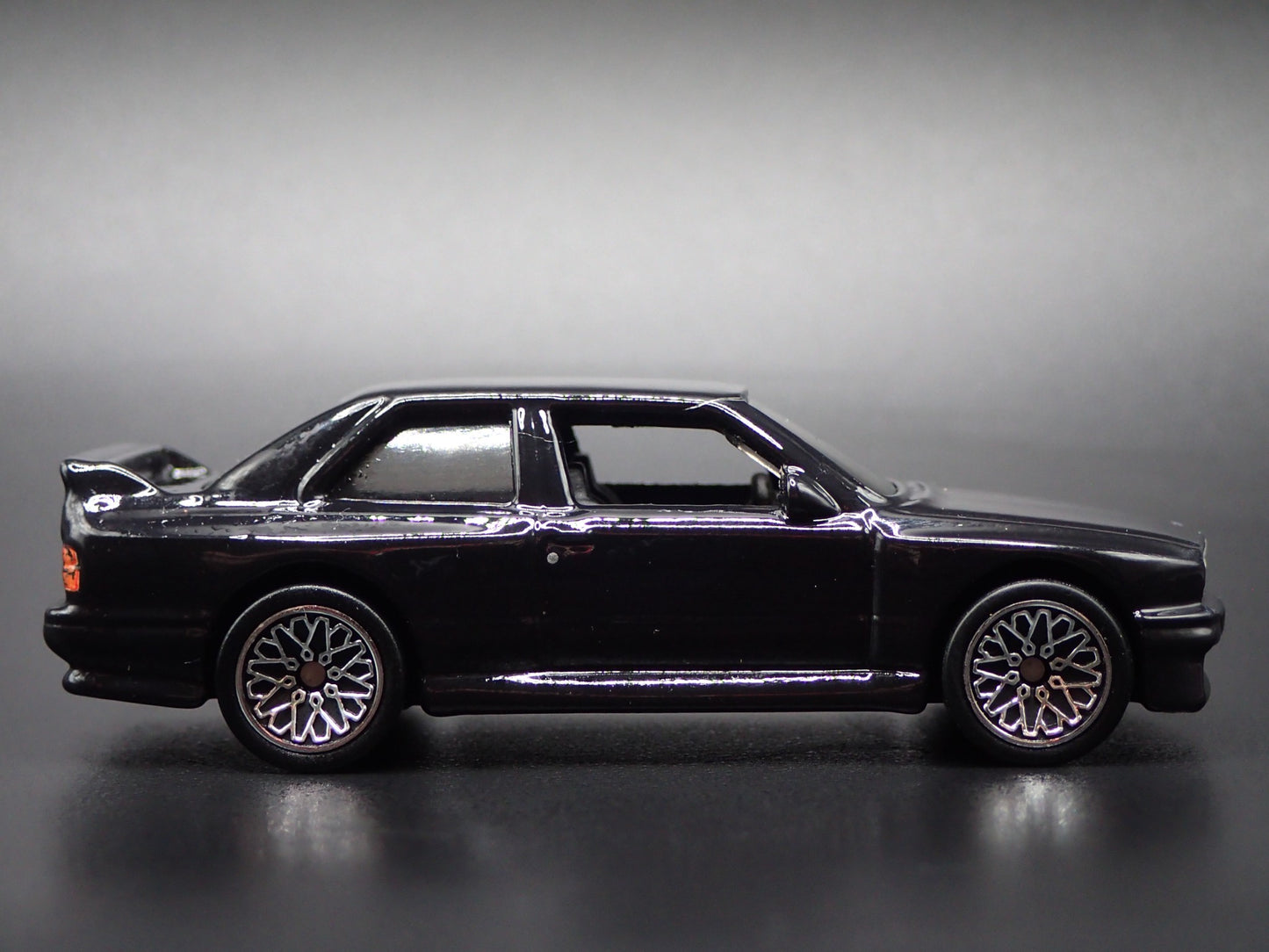 1986-1991 BMW M3 E30 BLACK 1:64 SCALE COLLECTIBLE DIORAMA DIECAST MODEL CAR