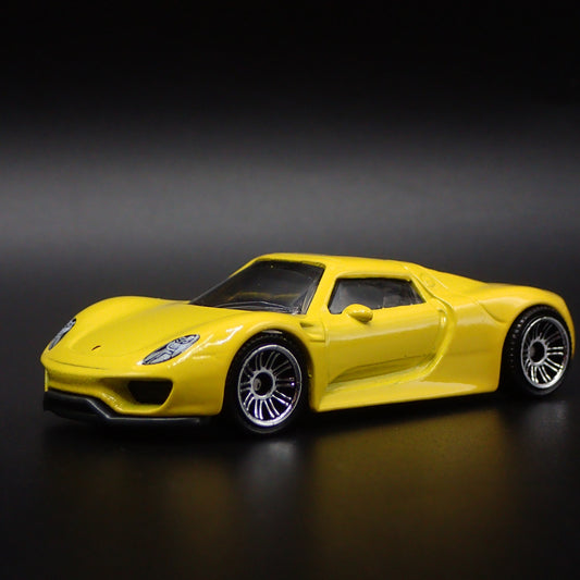 2013-2015 PORSCHE 918 SPYDER SUPER CAR RARE 1:64 SCALE DIORAMA DIECAST MODEL CAR