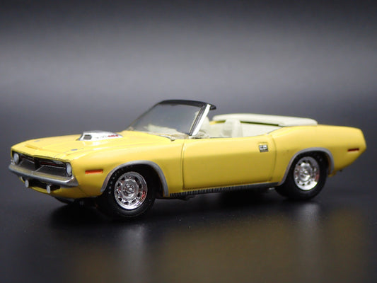 1970 70 PLYMOUTH CUDA CONVERTIBLE YELLOW 1:64 SCALE DIORAMA DIECAST MODEL CAR