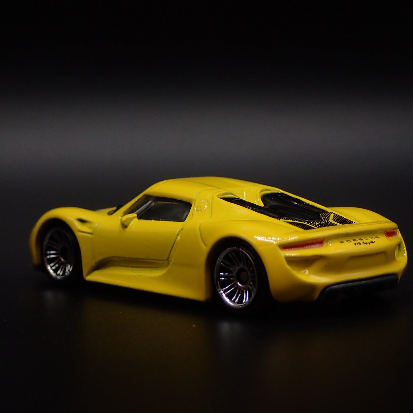2013-2015 PORSCHE 918 SPYDER SUPER CAR RARE 1:64 SCALE DIORAMA DIECAST MODEL CAR