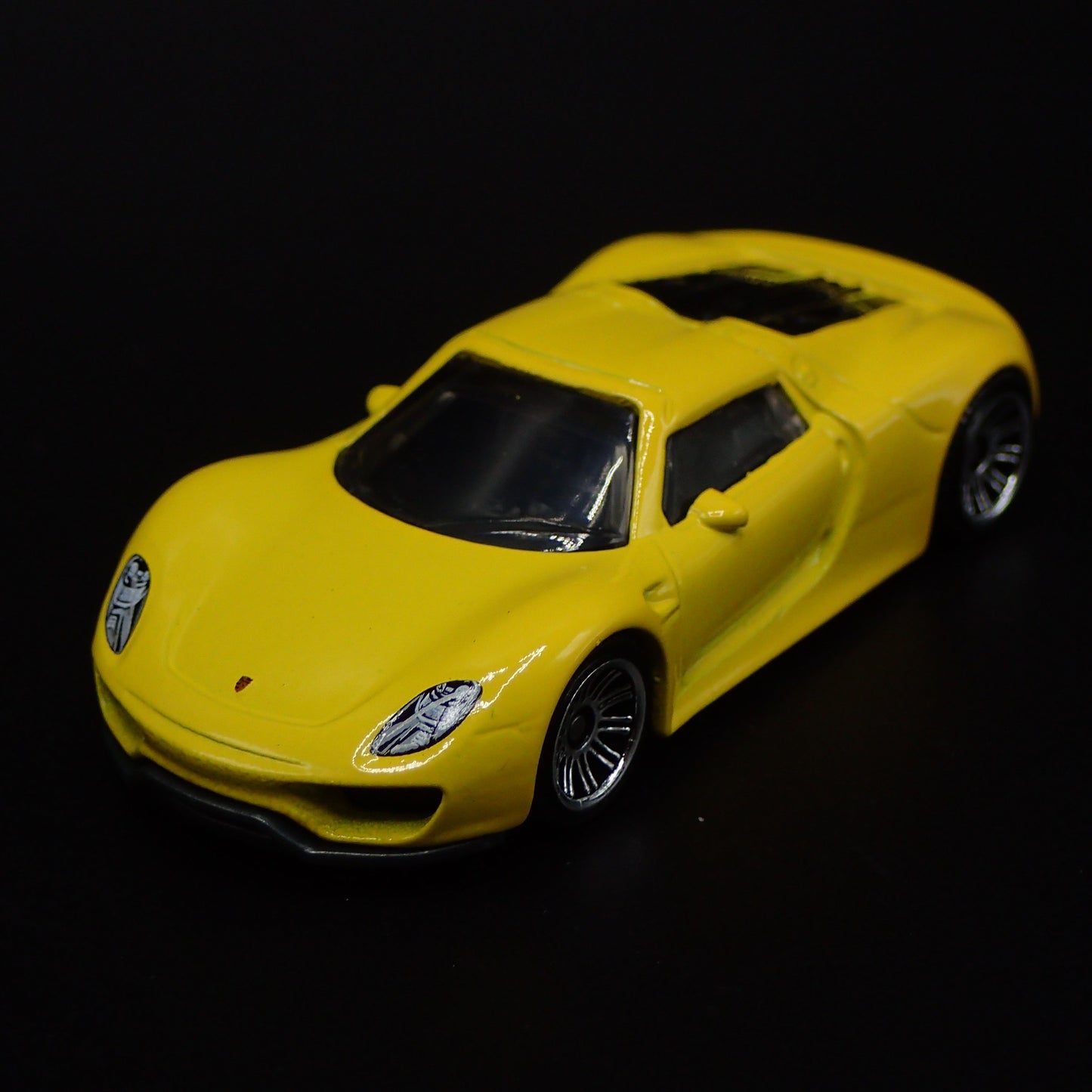 2013-2015 PORSCHE 918 SPYDER SUPER CAR RARE 1:64 SCALE DIORAMA DIECAST MODEL CAR
