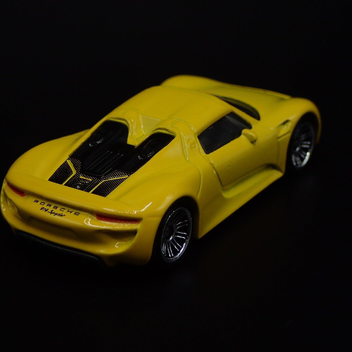 2013-2015 PORSCHE 918 SPYDER SUPER CAR RARE 1:64 SCALE DIORAMA DIECAST MODEL CAR