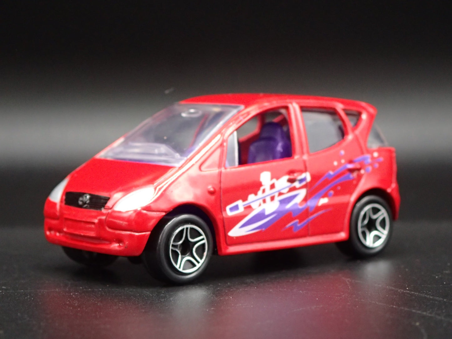 1997-2005 MERCEDES-BENZ A CLASS 1:64 SCALE COLLECTIBLE DIORAMA DIECAST MODEL CAR