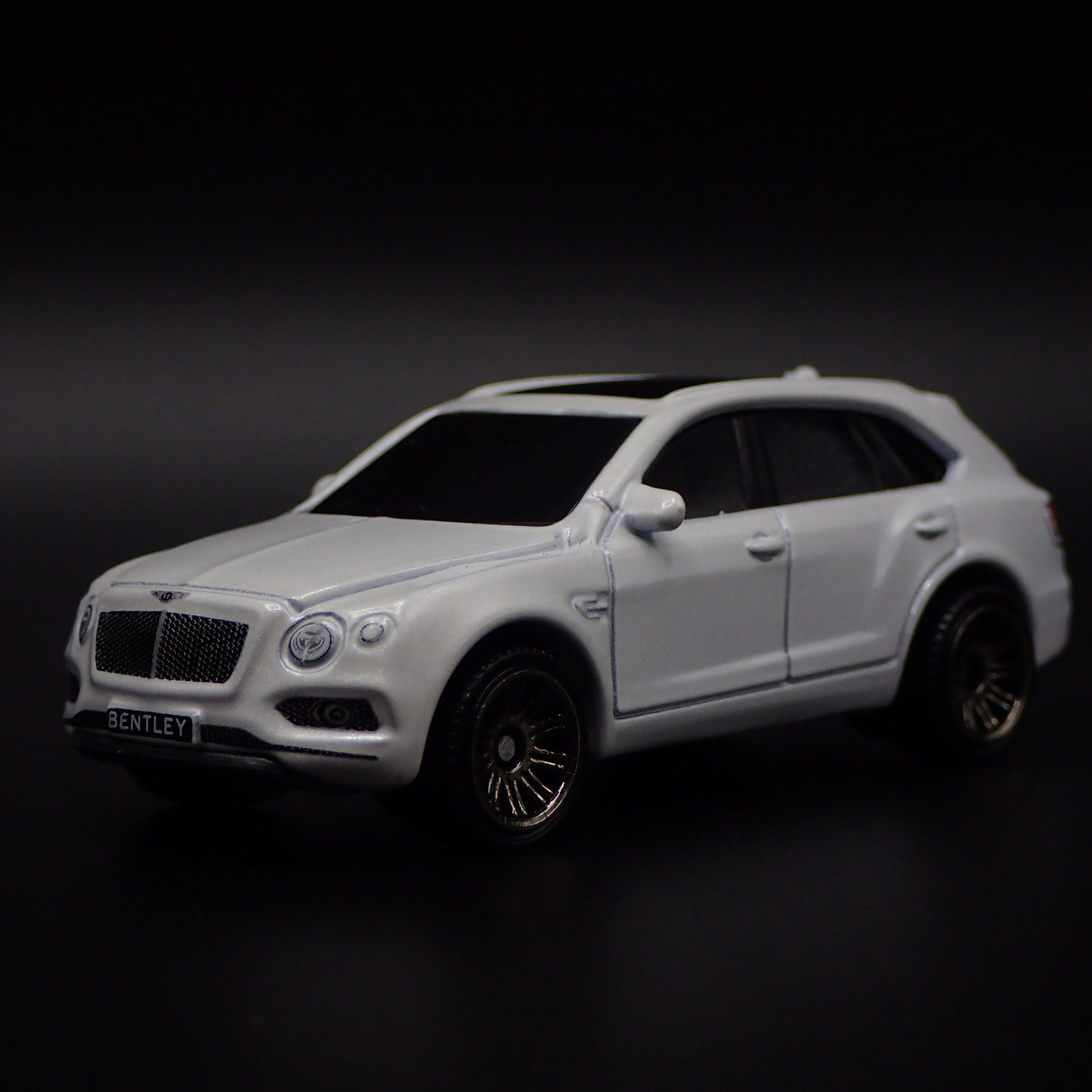 2015-2020 BENTLEY BENTAYGA WHITE 1:64 SCALE COLLECTIBLE DIECAST MODEL CAR