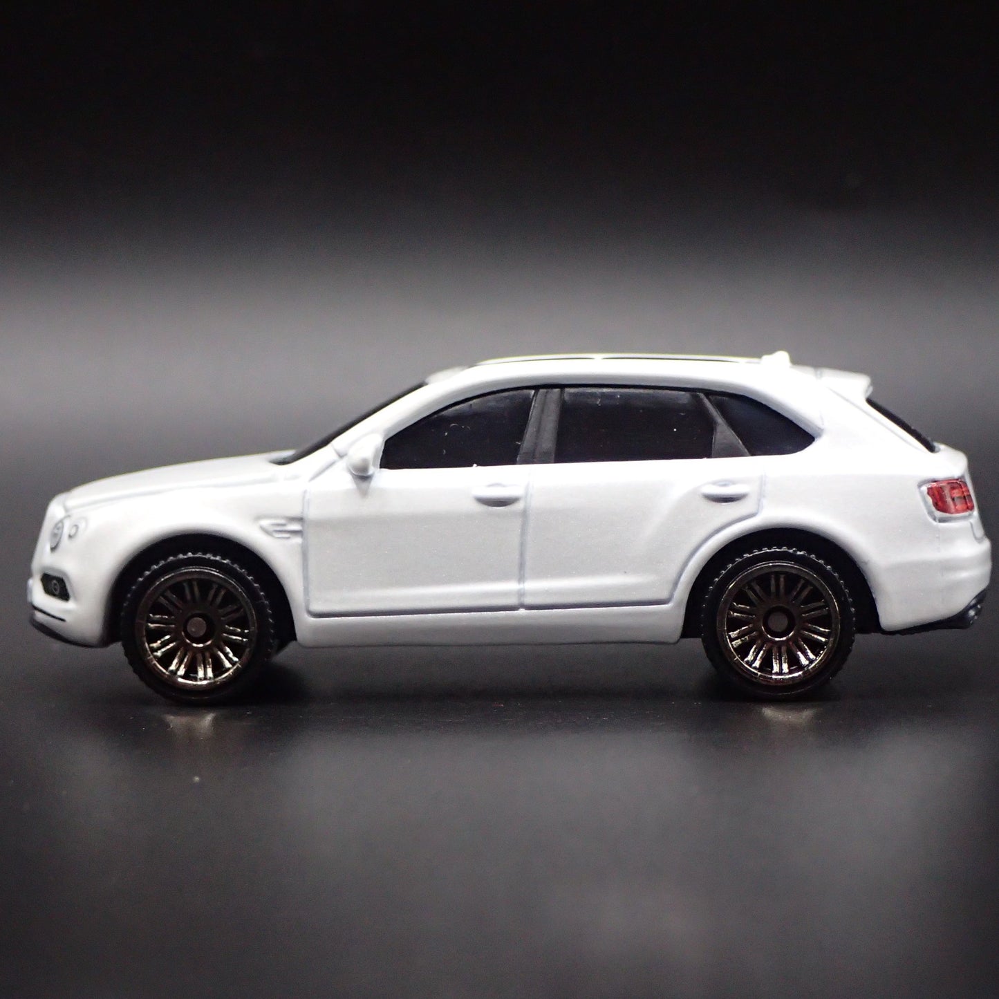 2015-2020 BENTLEY BENTAYGA WHITE 1:64 SCALE COLLECTIBLE DIECAST MODEL CAR