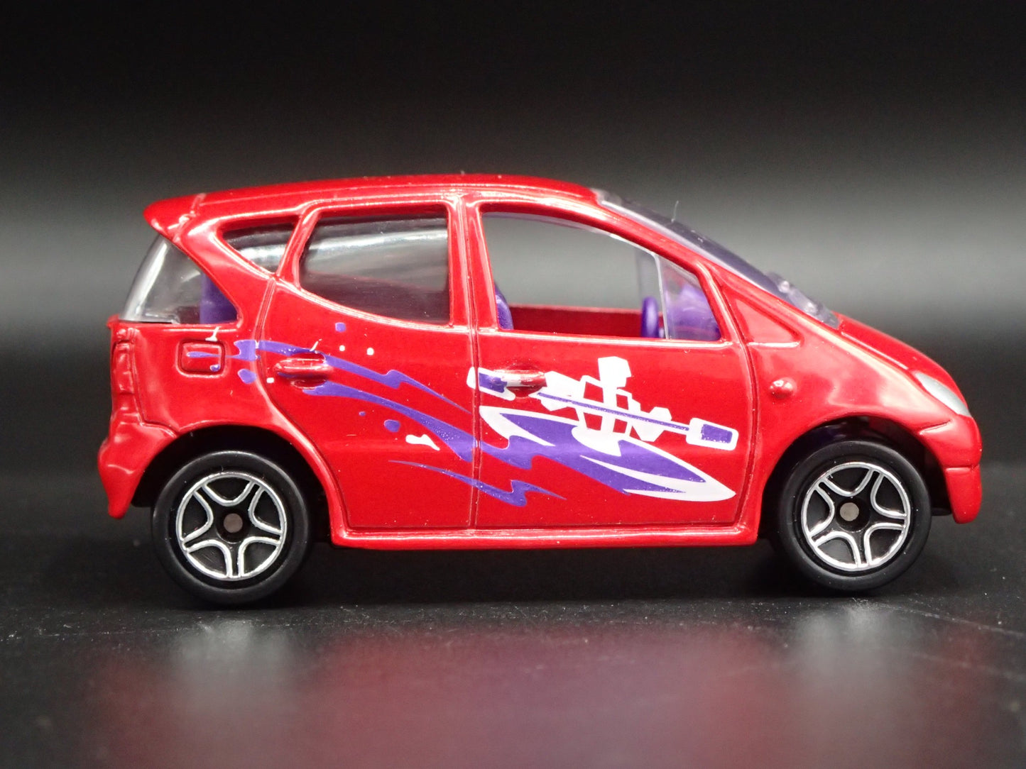 1997-2005 MERCEDES-BENZ A CLASS 1:64 SCALE COLLECTIBLE DIORAMA DIECAST MODEL CAR