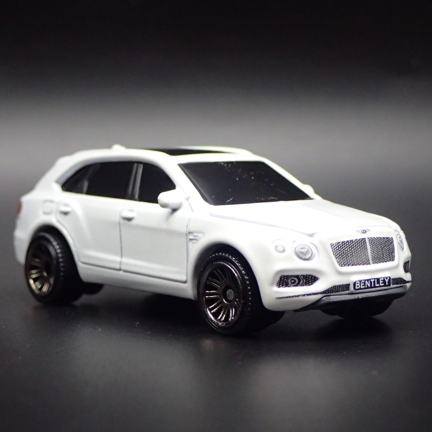 2015-2020 BENTLEY BENTAYGA WHITE 1:64 SCALE COLLECTIBLE DIECAST MODEL CAR