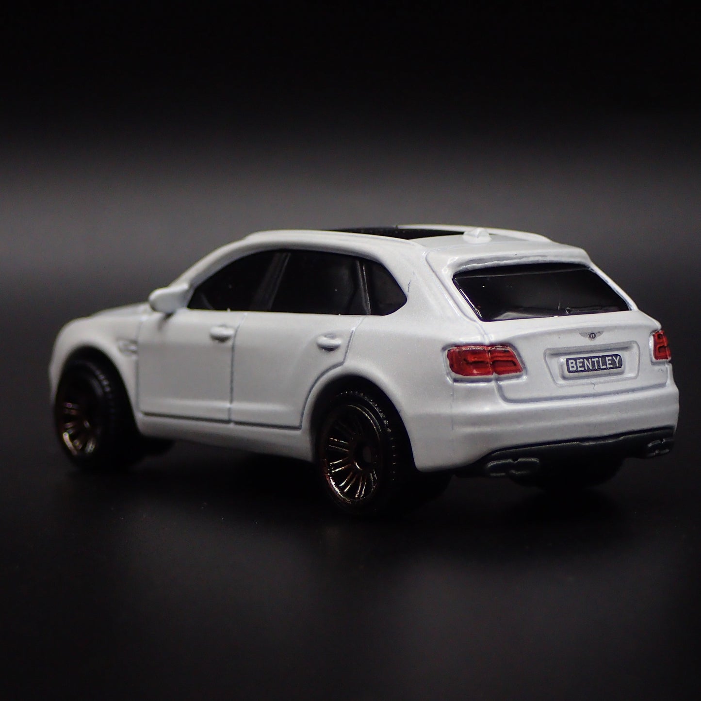 2015-2020 BENTLEY BENTAYGA WHITE 1:64 SCALE COLLECTIBLE DIECAST MODEL CAR