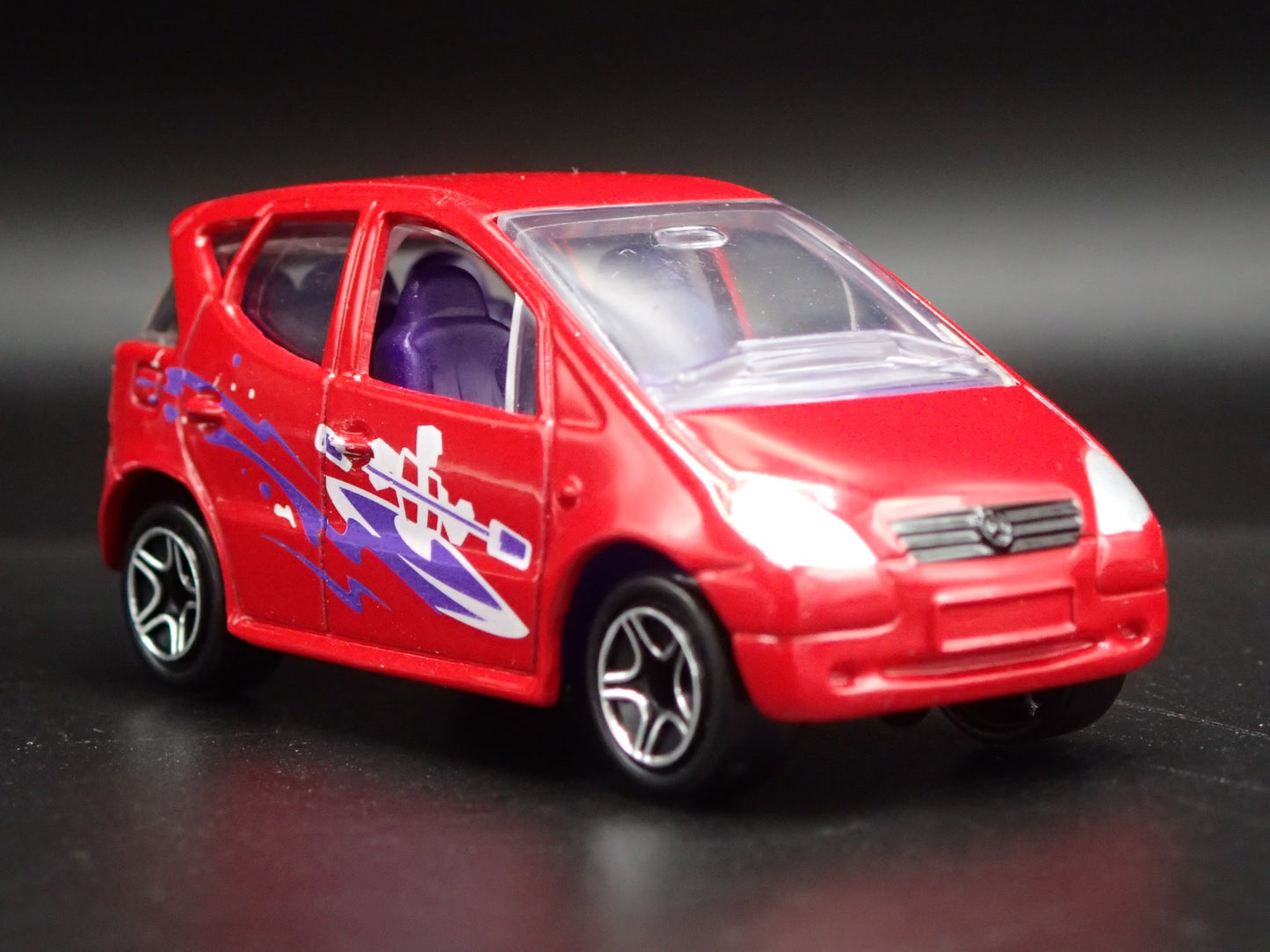 1997-2005 MERCEDES-BENZ A CLASS 1:64 SCALE COLLECTIBLE DIORAMA DIECAST MODEL CAR