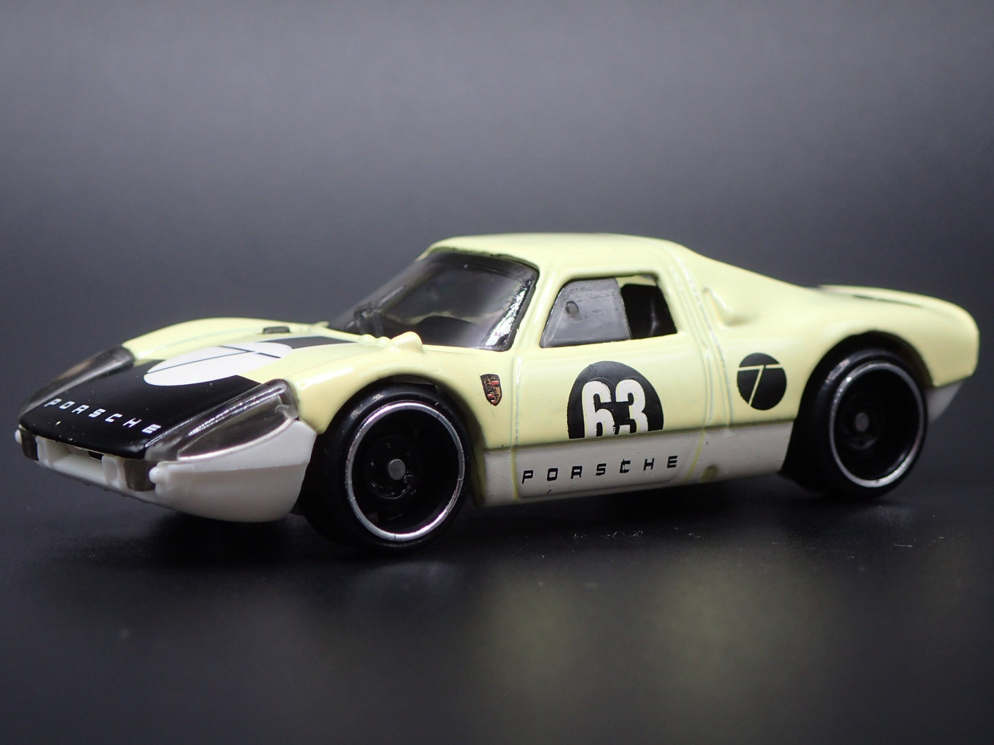 1964-1965 PORSCHE 904 CARRERA GTS RACE CAR 1:64 SCALE DIORAMA DIECAST MODEL CAR