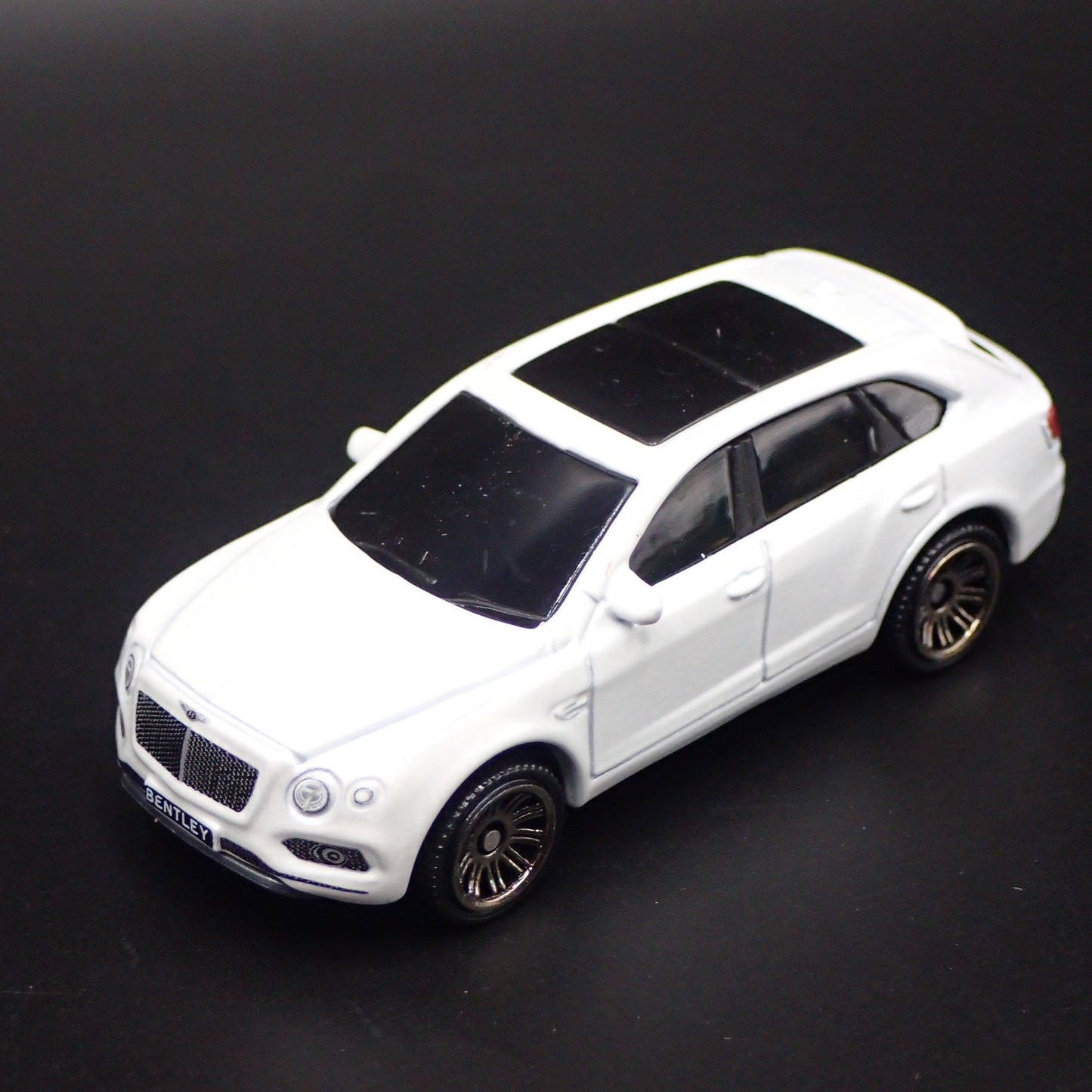 2015-2020 BENTLEY BENTAYGA WHITE 1:64 SCALE COLLECTIBLE DIECAST MODEL CAR